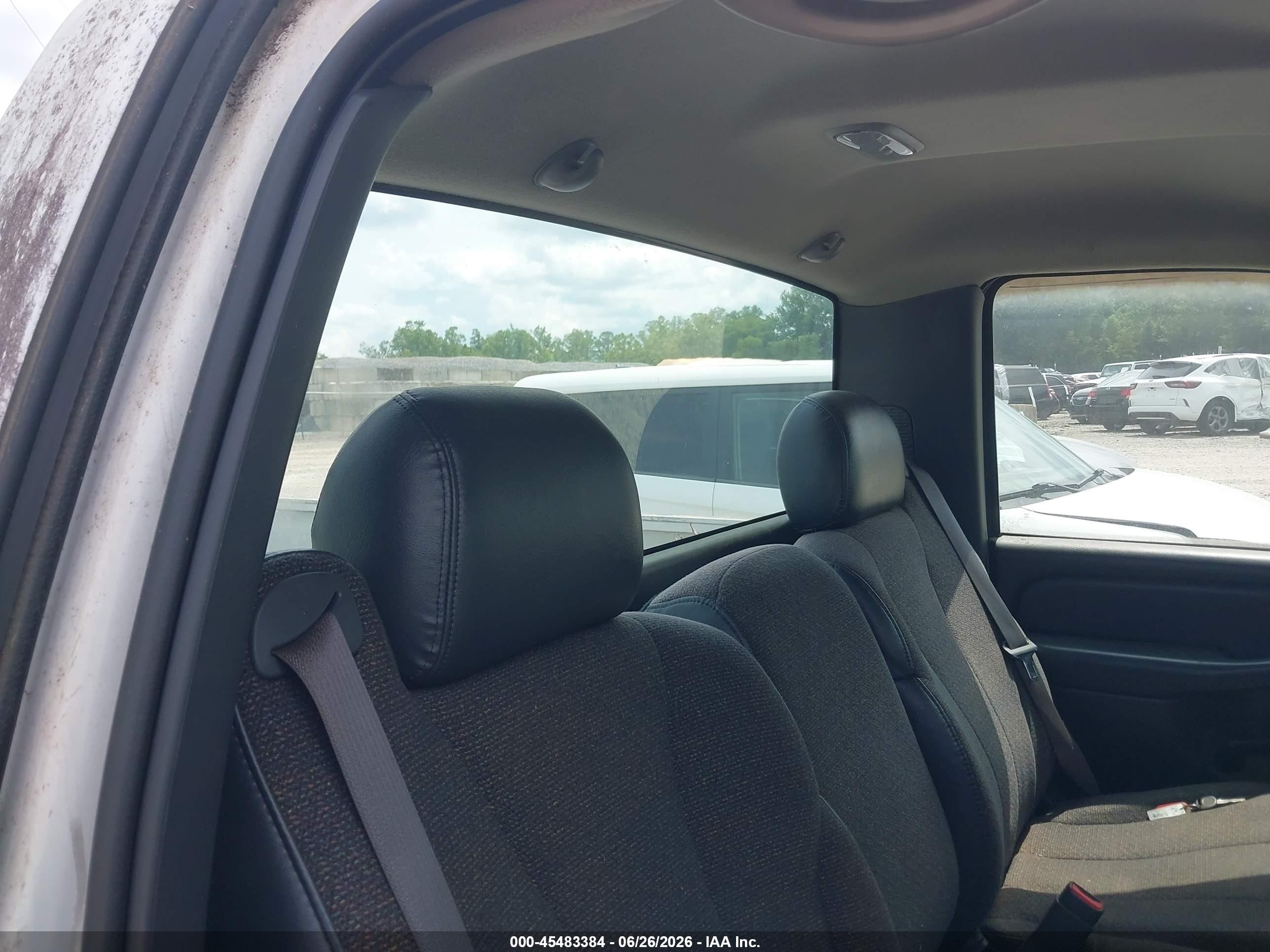 2002 Chevrolet Silverado 1500   White vin: 1GCEK14W62Z226952