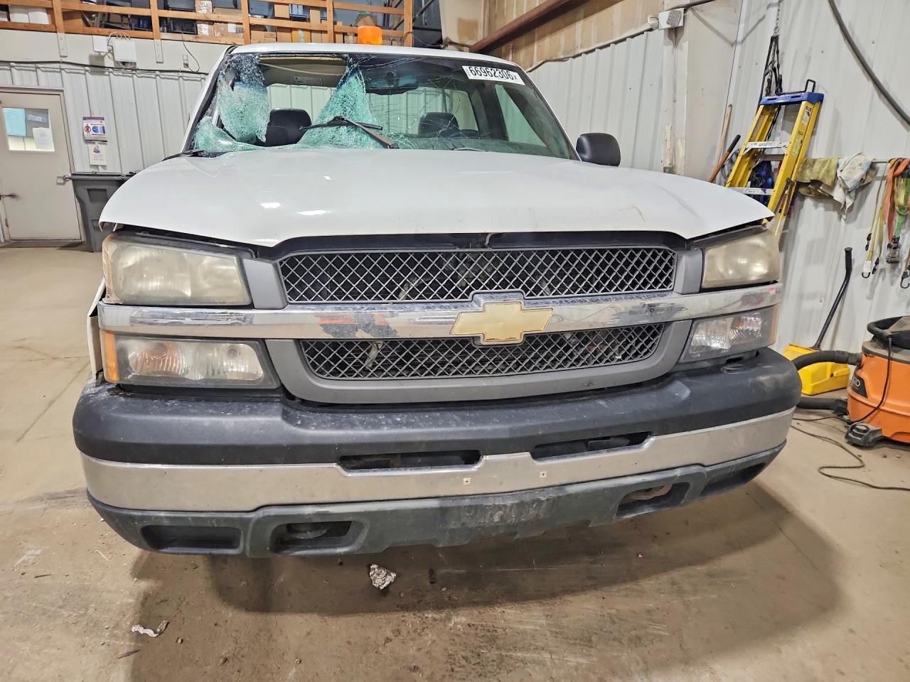 2004 Chevrolet Silverado White vin: 1GCEK14X34X283296