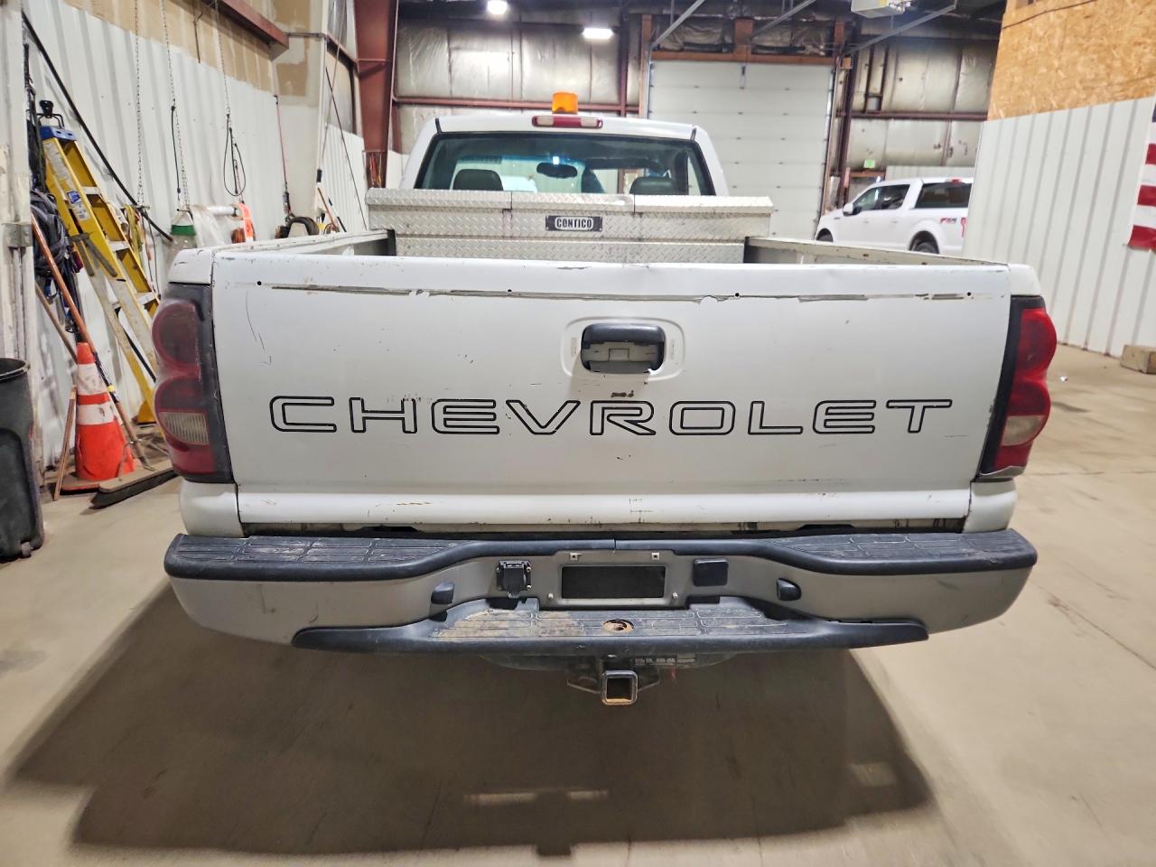2004 Chevrolet Silverado White vin: 1GCEK14X34X283296