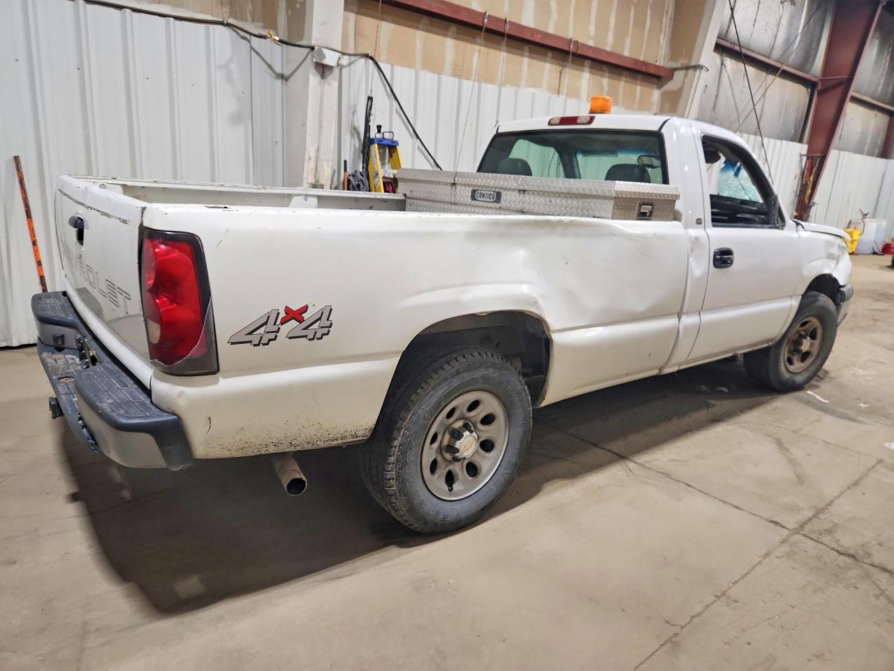 2004 Chevrolet Silverado White vin: 1GCEK14X34X283296