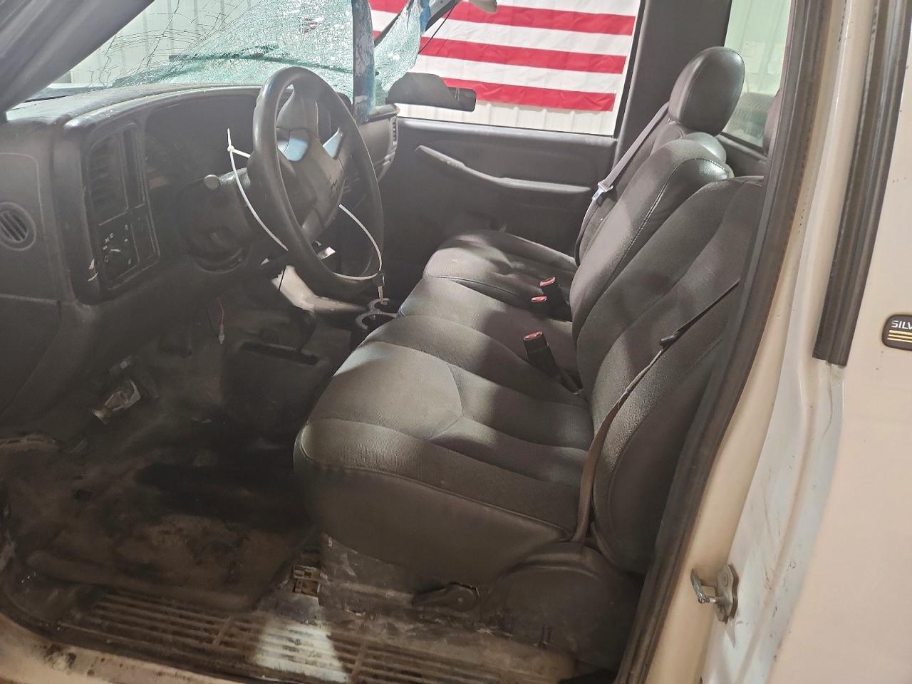 2004 Chevrolet Silverado White vin: 1GCEK14X34X283296