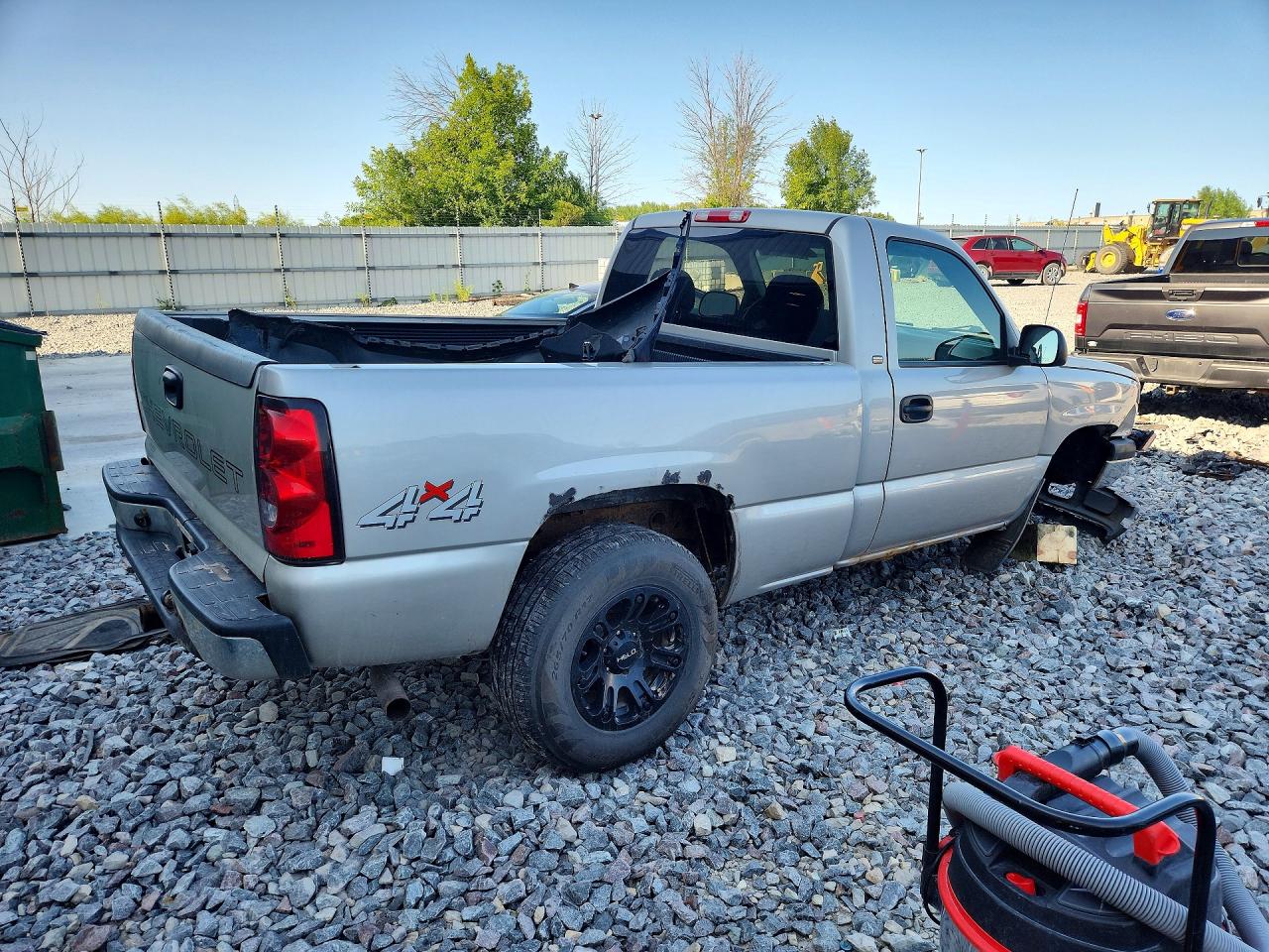 2005 Chevrolet Silverado K1500 Серебряный vin: 1GCEK14X55Z245344