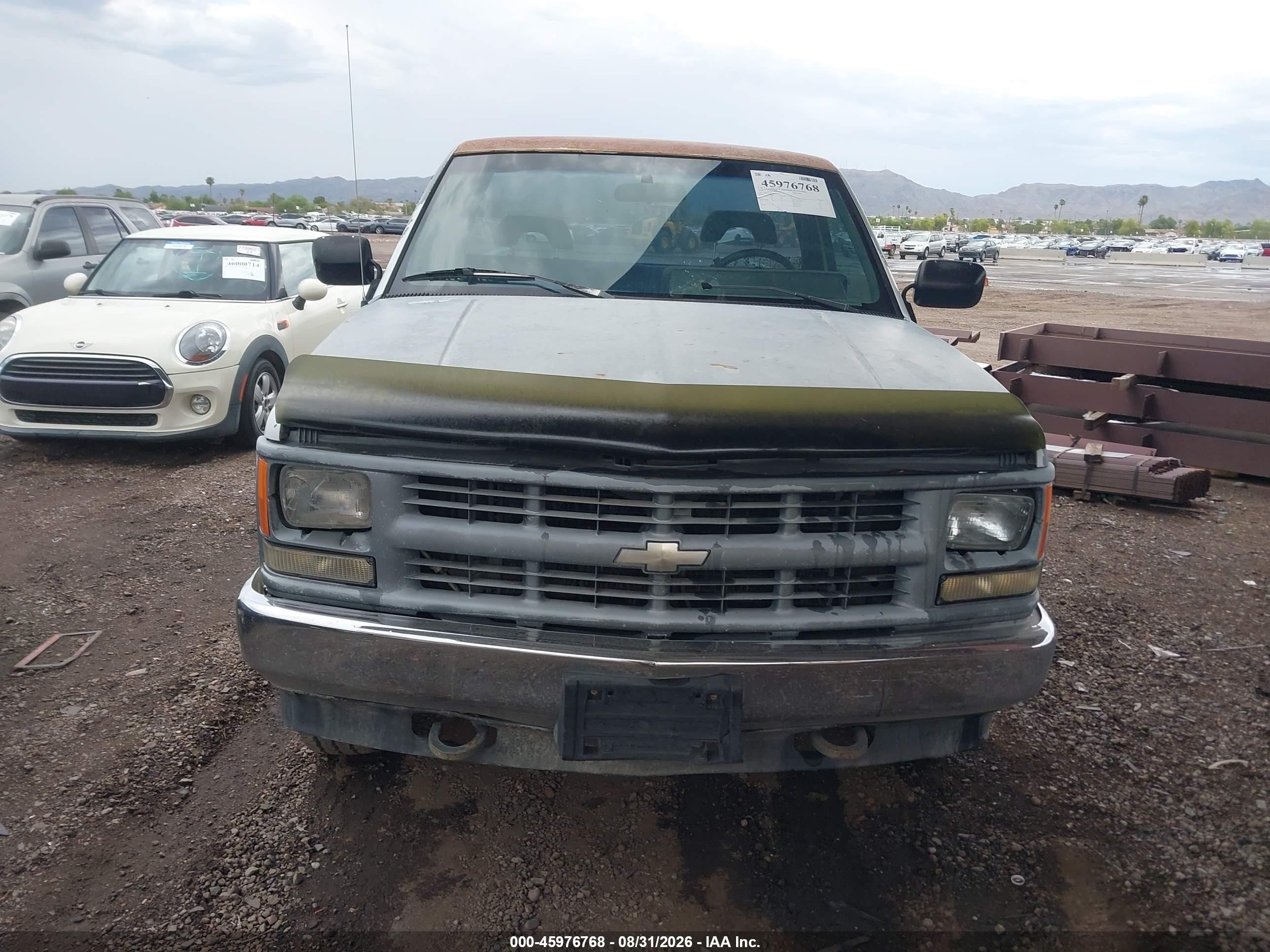 1994 Chevrolet Gmt-400 K1500 White vin: 1GCEK14Z7RZ132633