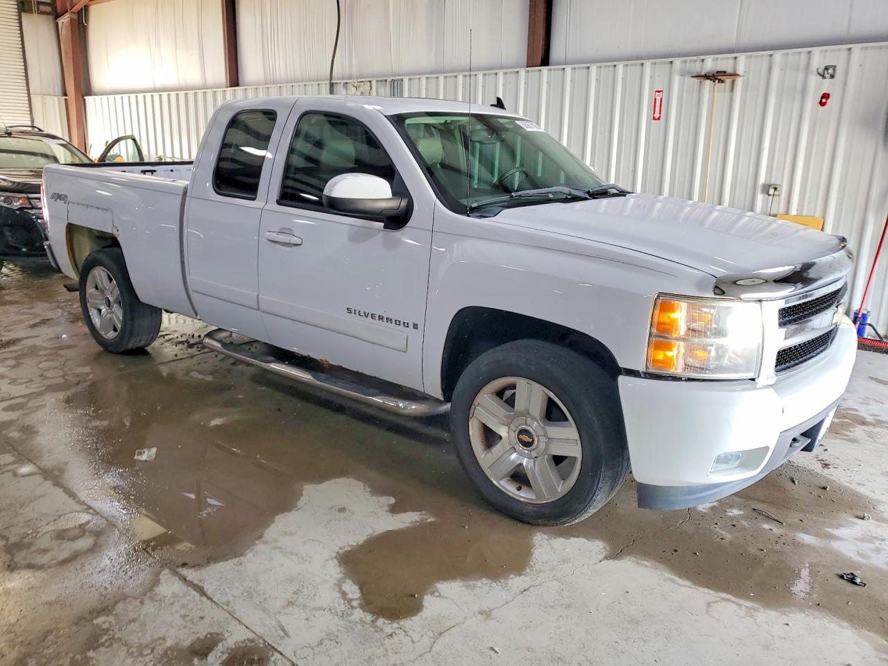 2008 Chevrolet Silverado K1500 White vin: 1GCEK19018Z153907