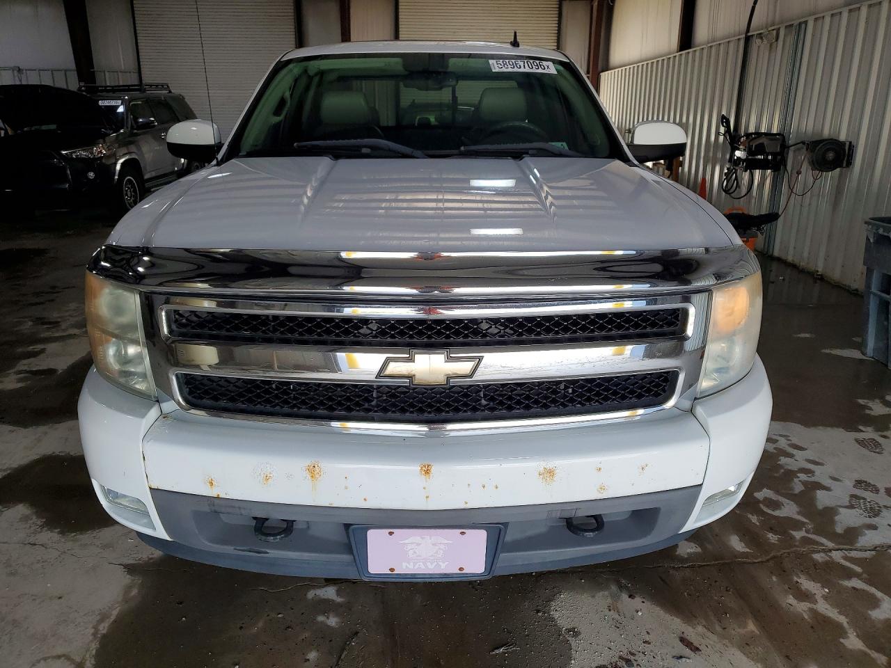 2008 Chevrolet Silverado K1500 White vin: 1GCEK19018Z153907