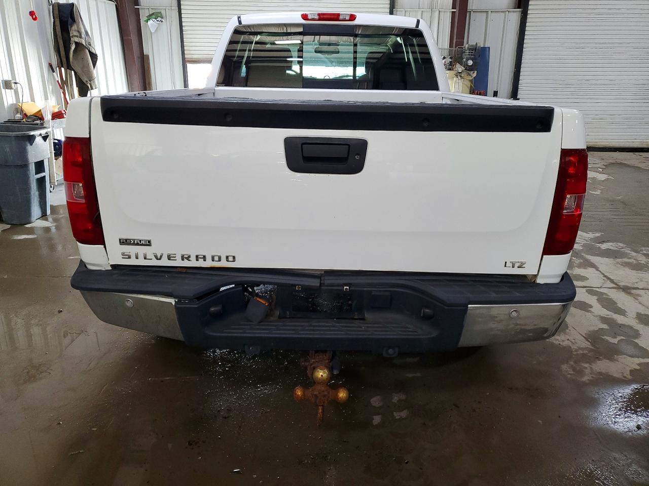 2008 Chevrolet Silverado K1500 White vin: 1GCEK19018Z153907