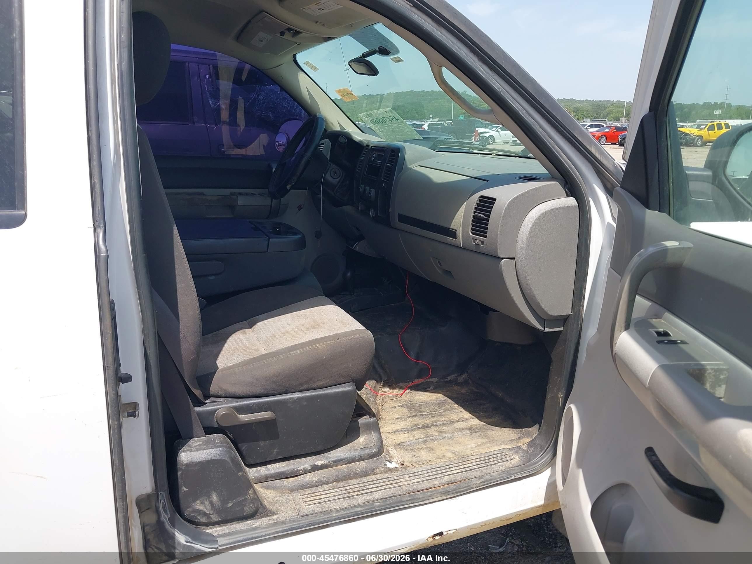 2007 Chevrolet Silverado 1500 Work Truck White vin: 1GCEK19027Z591107