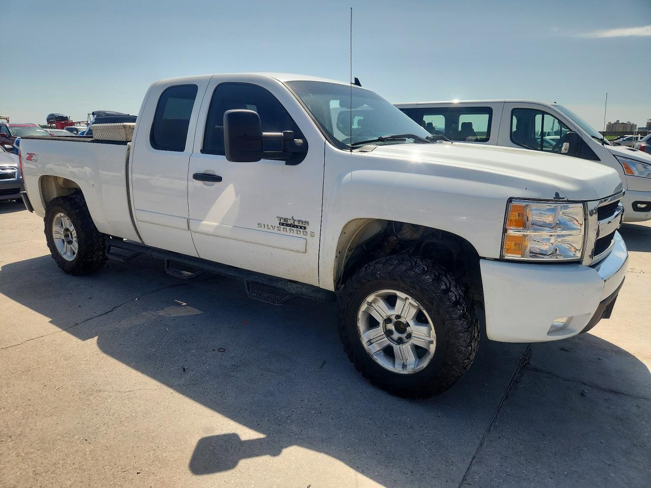 2007 Chevrolet Silverado K1500 White vin: 1GCEK19027Z613803