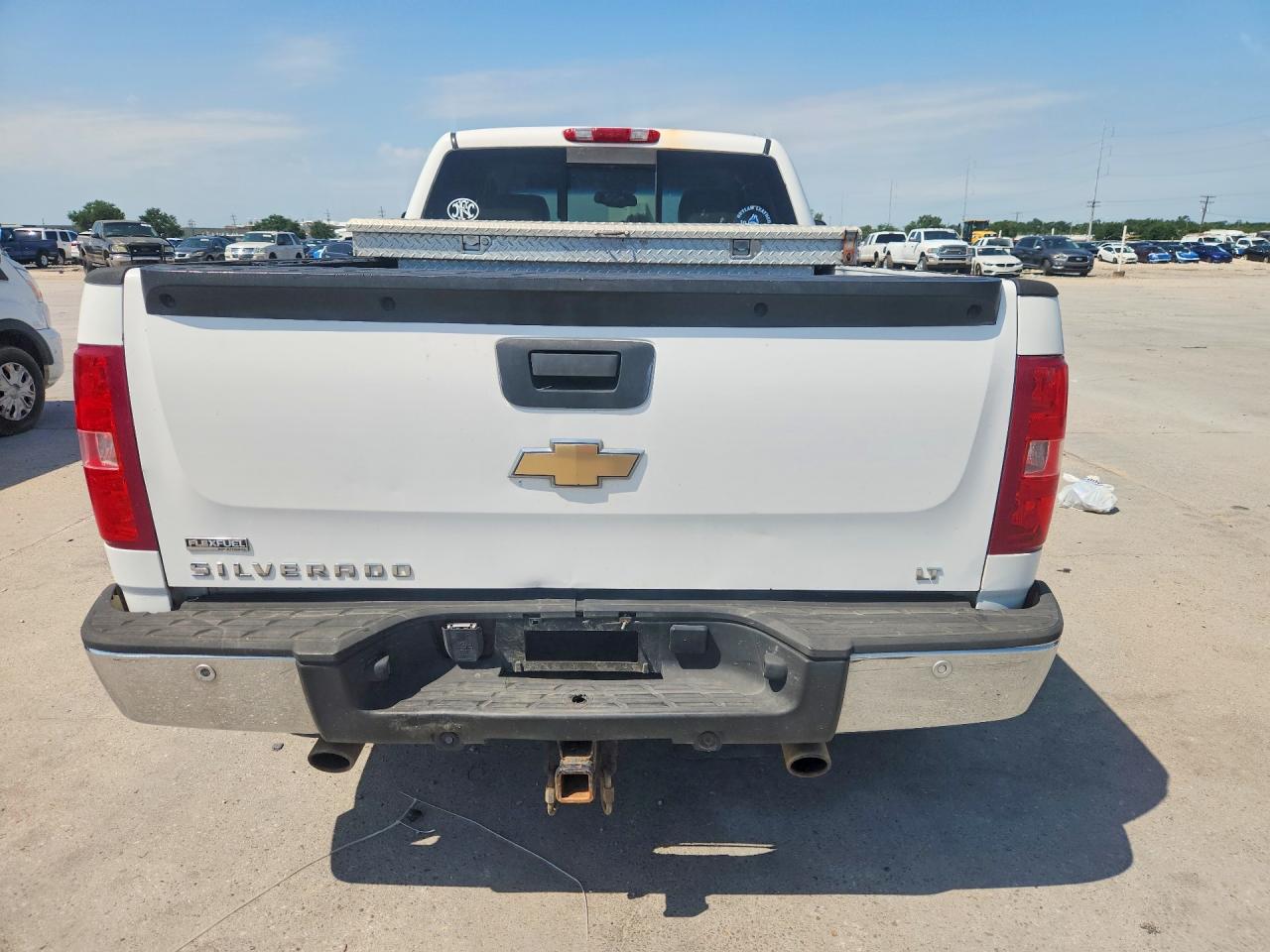 2007 Chevrolet Silverado K1500 White vin: 1GCEK19027Z613803
