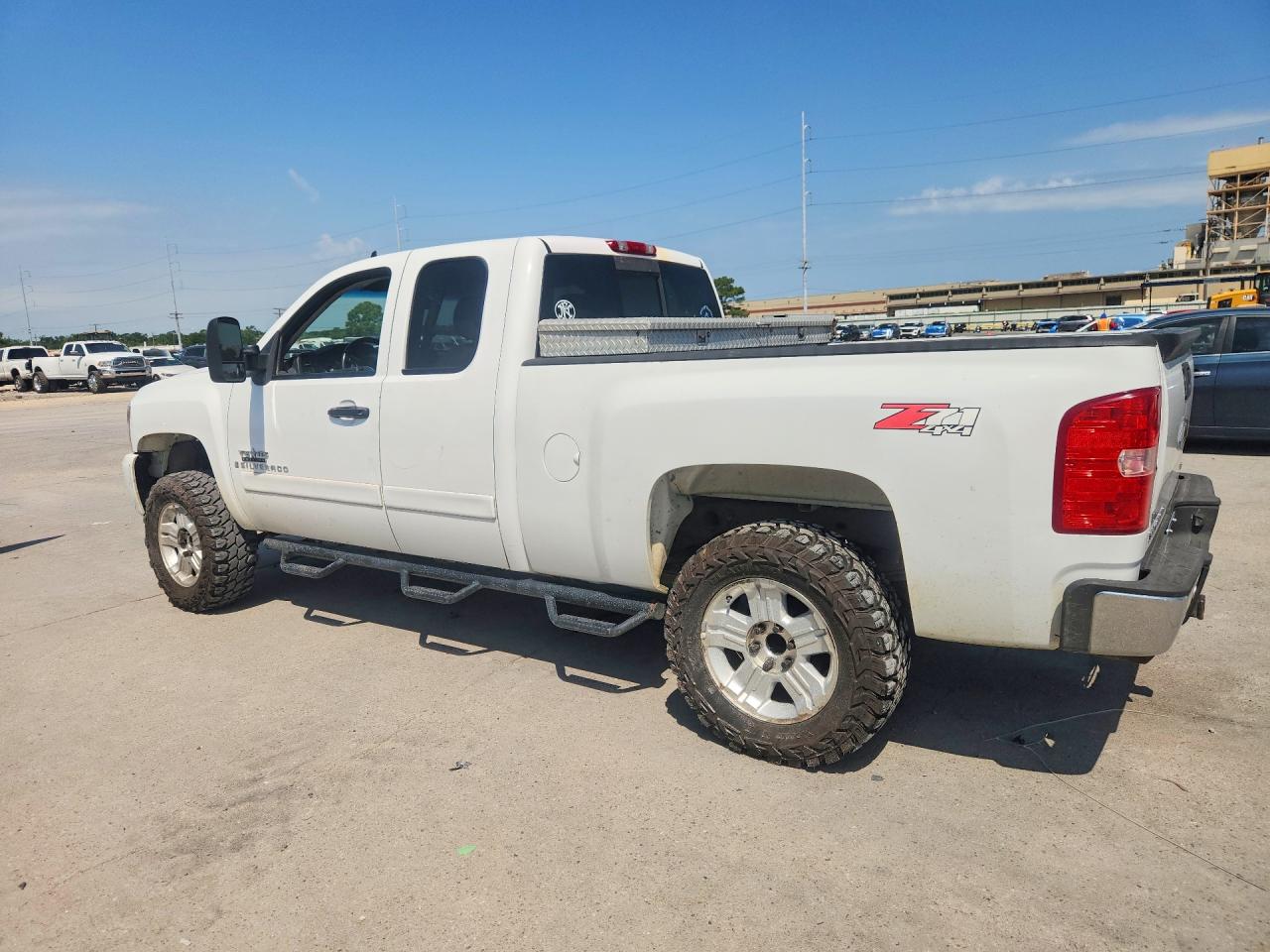 2007 Chevrolet Silverado K1500 White vin: 1GCEK19027Z613803