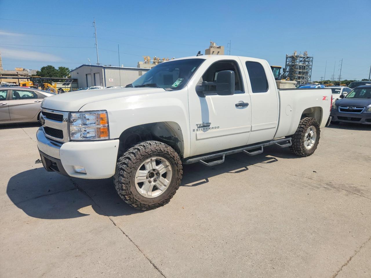 2007 Chevrolet Silverado K1500 White vin: 1GCEK19027Z613803
