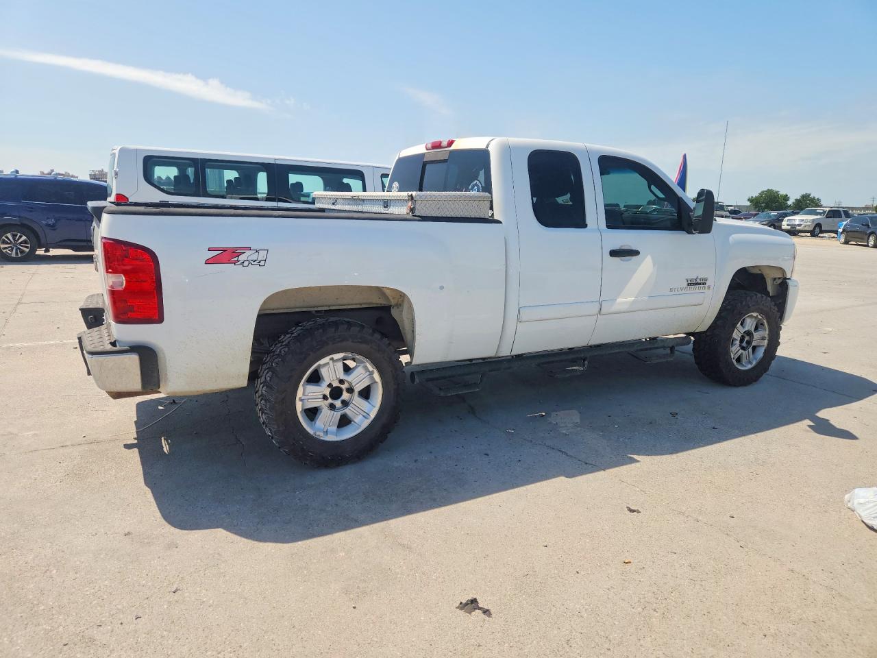 2007 Chevrolet Silverado K1500 White vin: 1GCEK19027Z613803