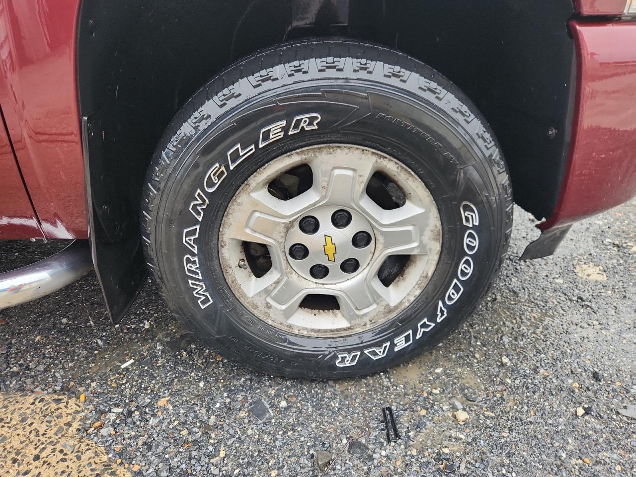 2008 Chevrolet Silverado K1500 Maroon vin: 1GCEK19048E180400 Damage: Right Front Wheel, Corrosion, > 12 Inches