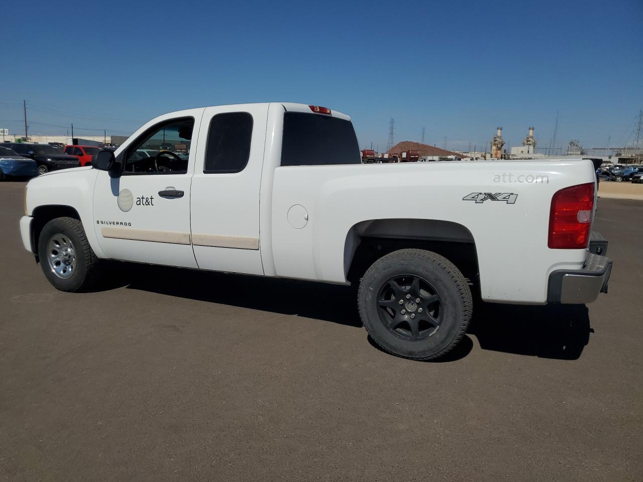 2007 Chevrolet Silverado K1500 White vin: 1GCEK19077Z583584 Damage: Left Bed Side, Heavy Scratch, 1/2 To 1 Inch