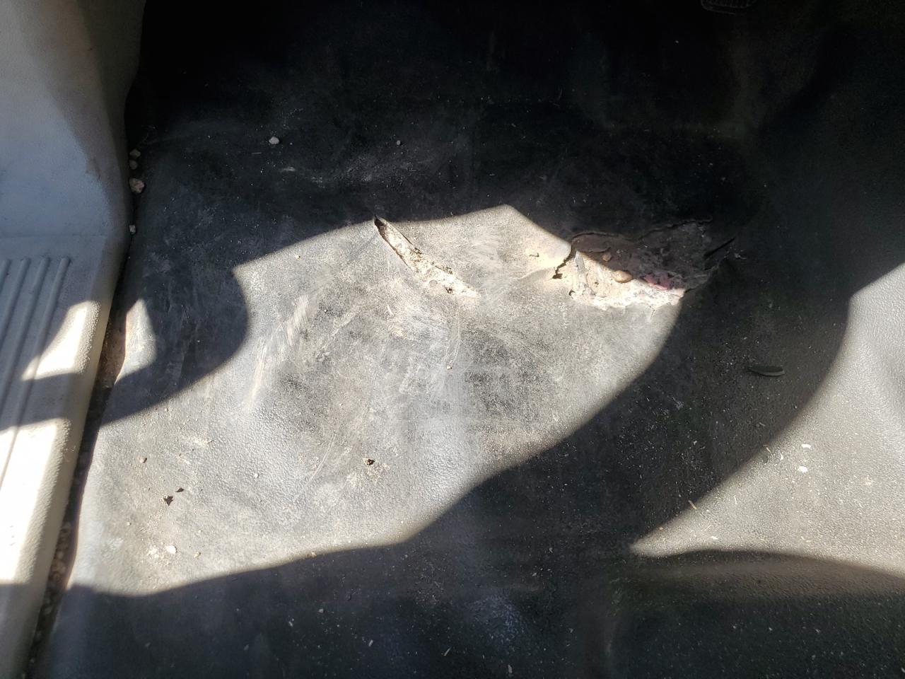 2007 Chevrolet Silverado K1500 White vin: 1GCEK19077Z583584 Damage: Left Front Carpet, Torn, > 12 Inches