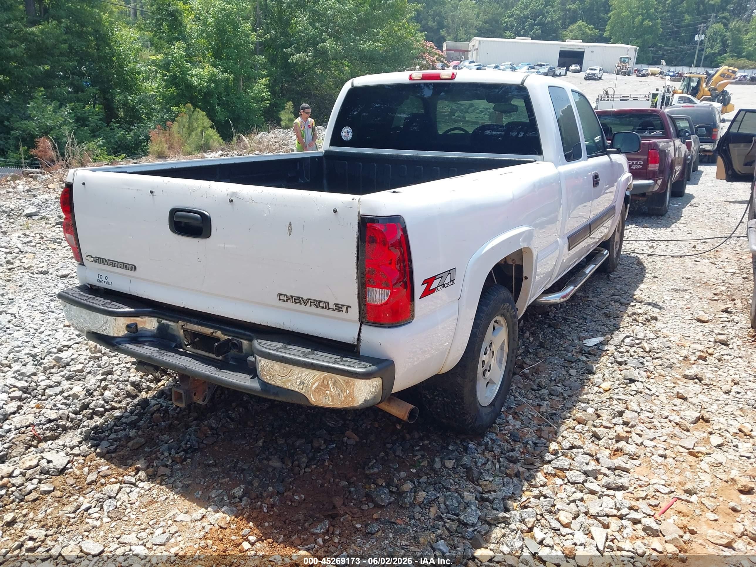 2005 Chevrolet Silverado 1500 Z71 White vin: 1GCEK19B05E147603