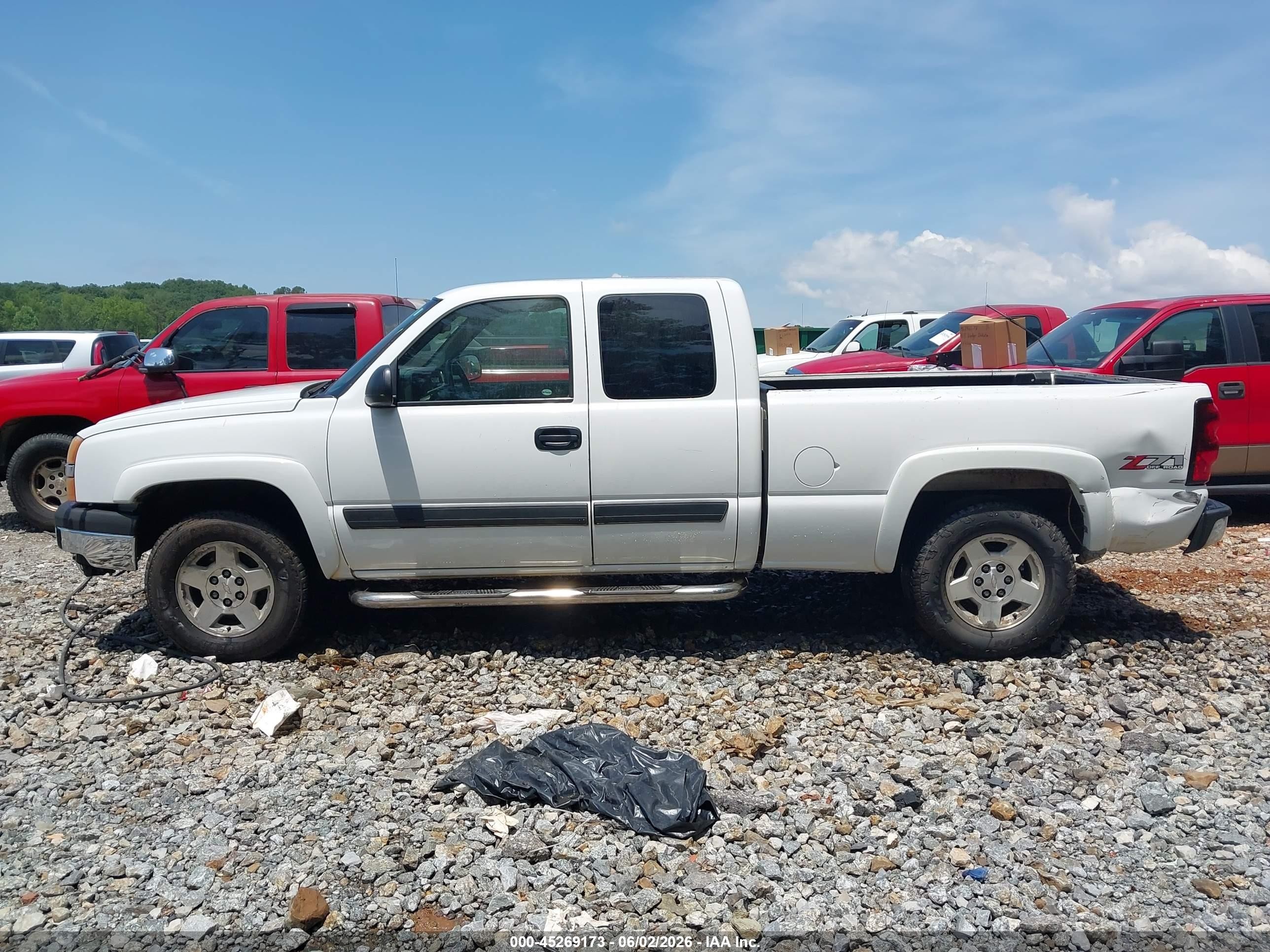 2005 Chevrolet Silverado 1500 Z71 White vin: 1GCEK19B05E147603