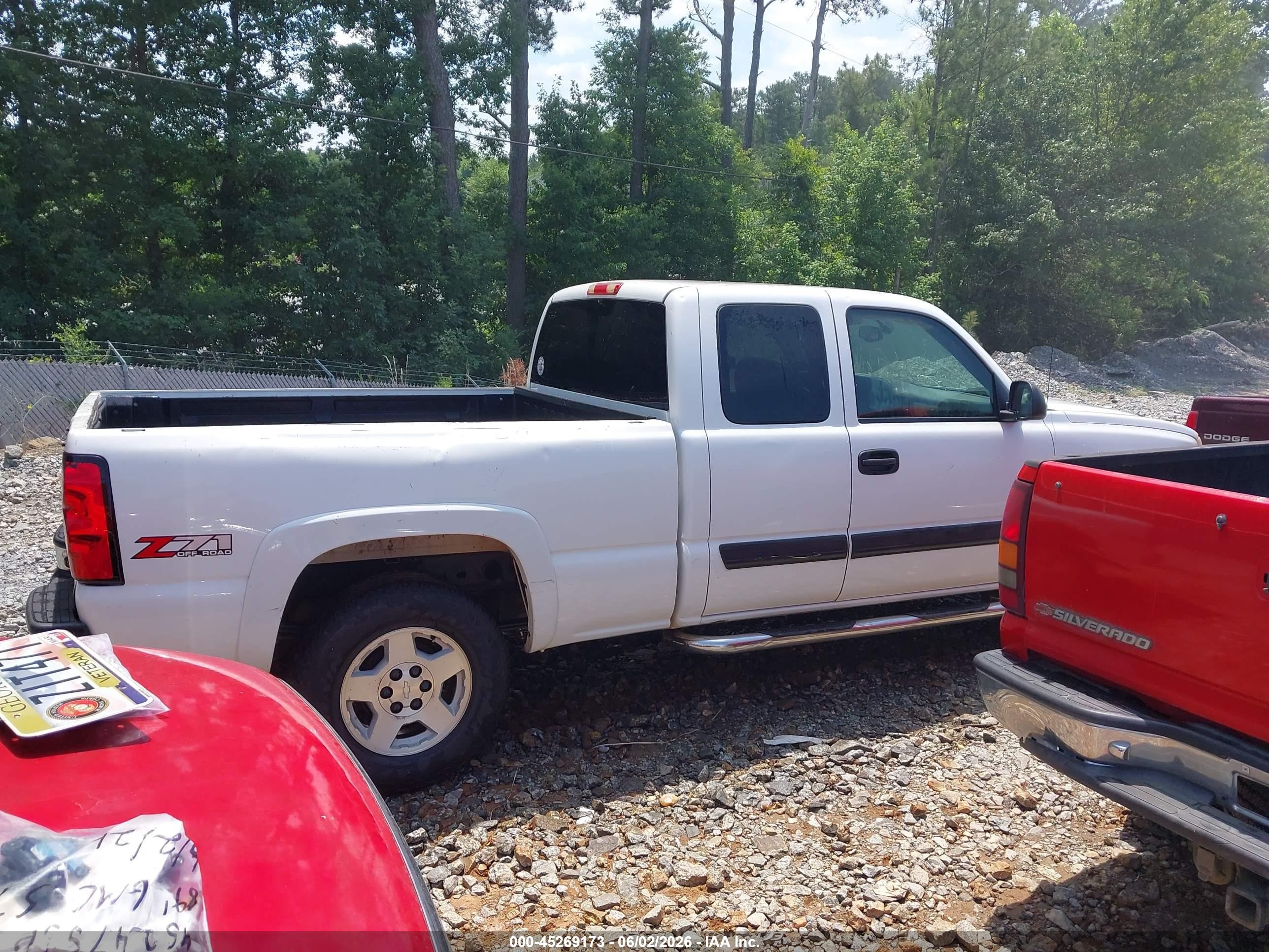 2005 Chevrolet Silverado 1500 Z71 White vin: 1GCEK19B05E147603