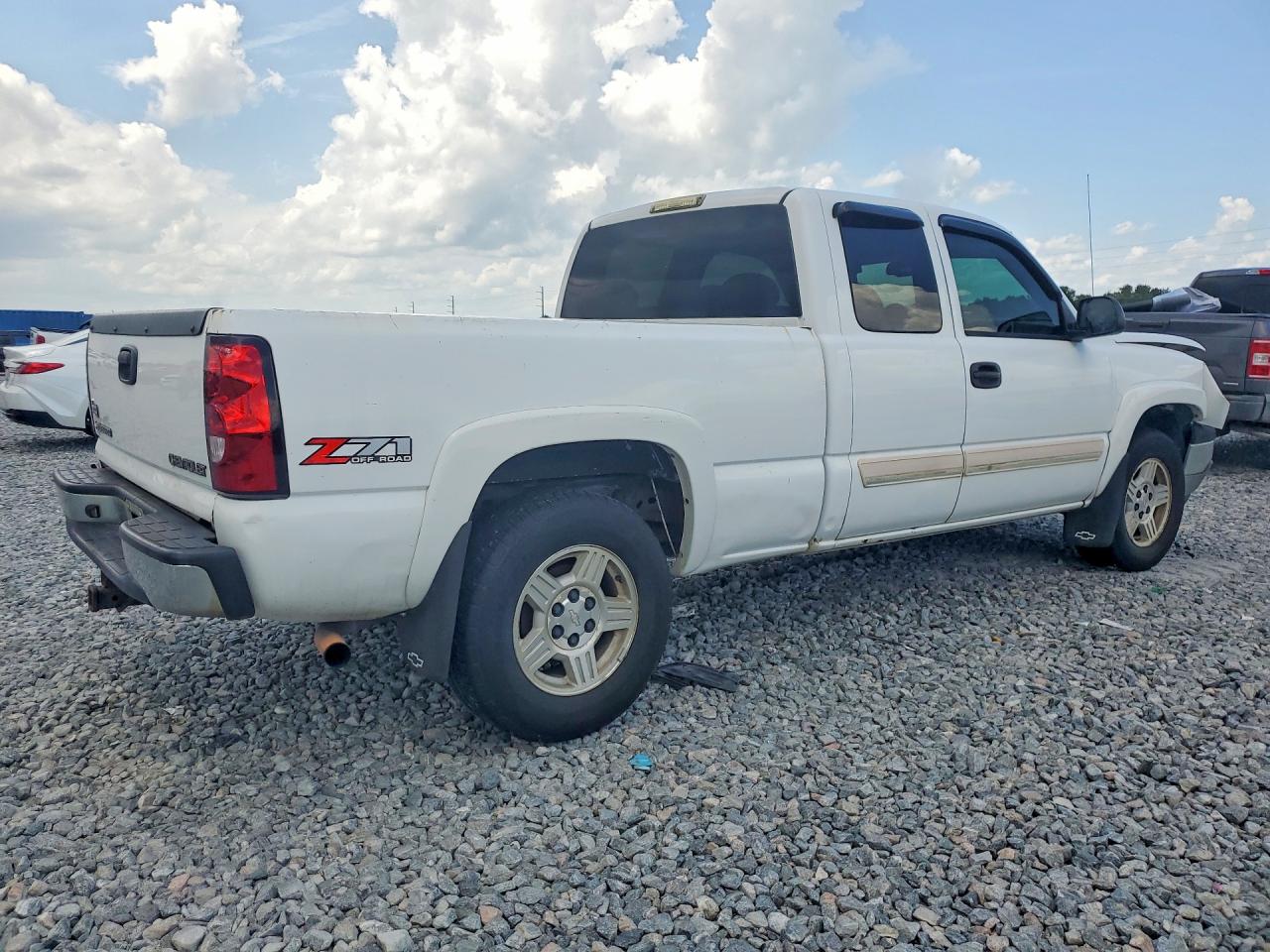 2005 Chevrolet Silverado K1500 White vin: 1GCEK19B05E289837