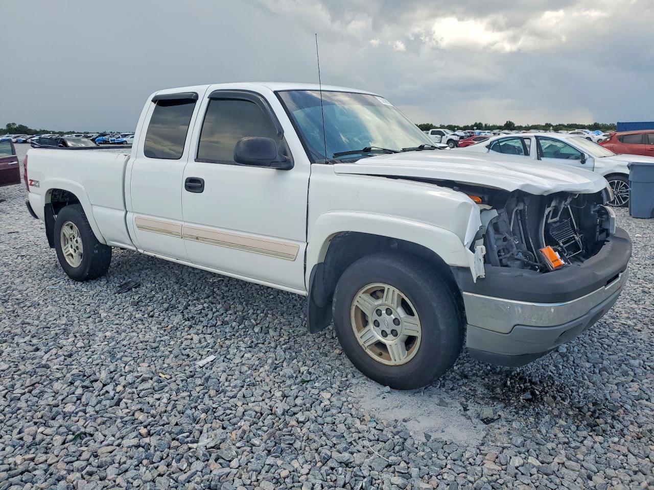 2005 Chevrolet Silverado K1500 White vin: 1GCEK19B05E289837