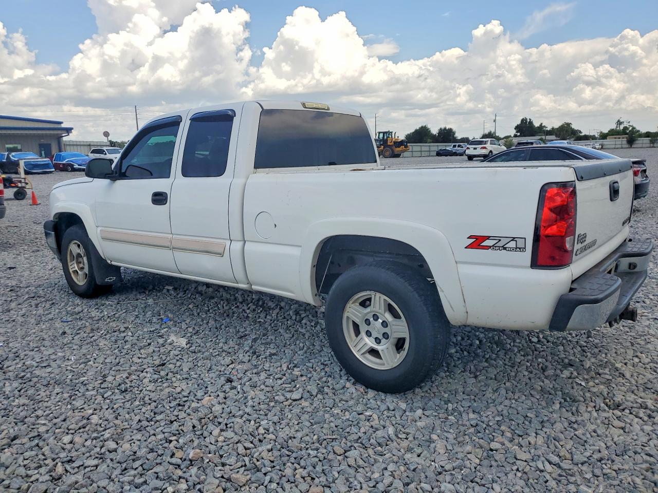 2005 Chevrolet Silverado K1500 White vin: 1GCEK19B05E289837