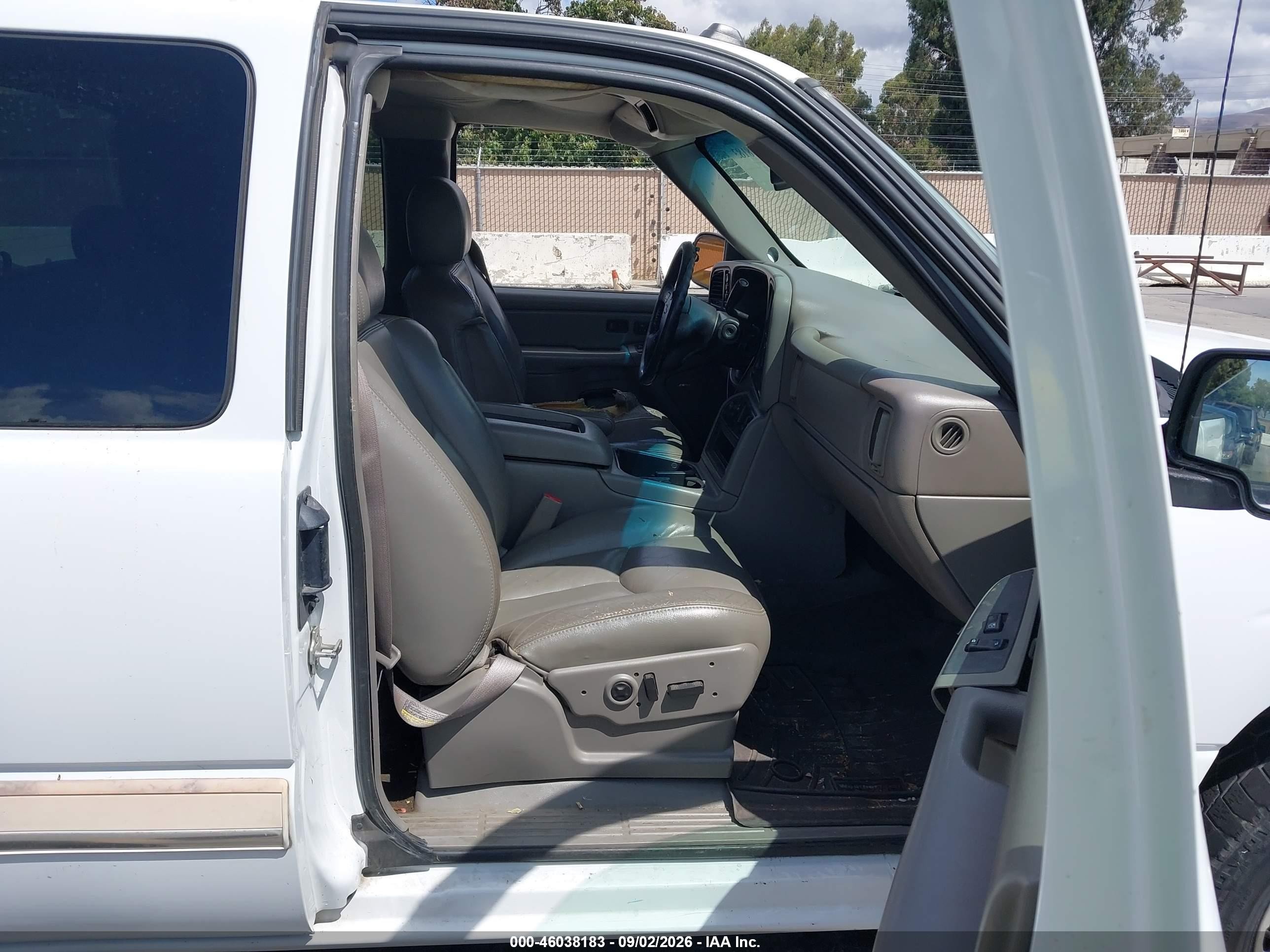 2005 Chevrolet Silverado 1500 Lt White vin: 1GCEK19B15E142412