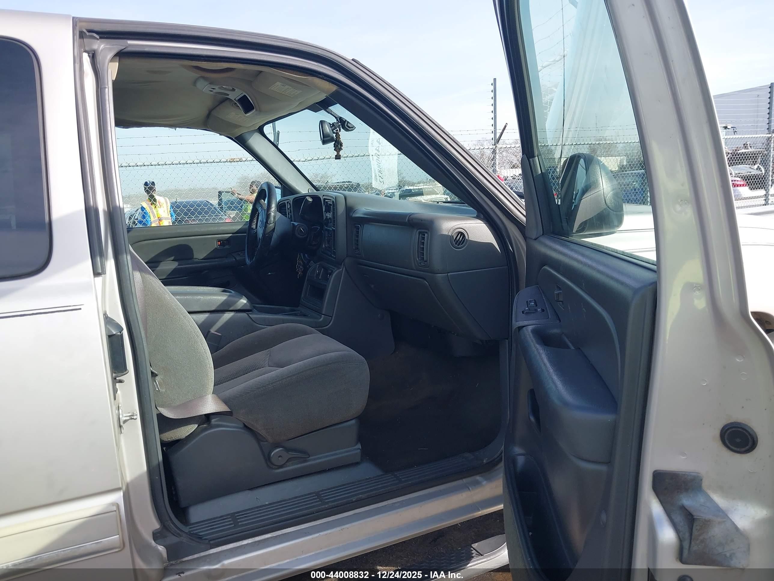 2005 Chevrolet Silverado 1500 Z71 Gold vin: 1GCEK19B15E143592