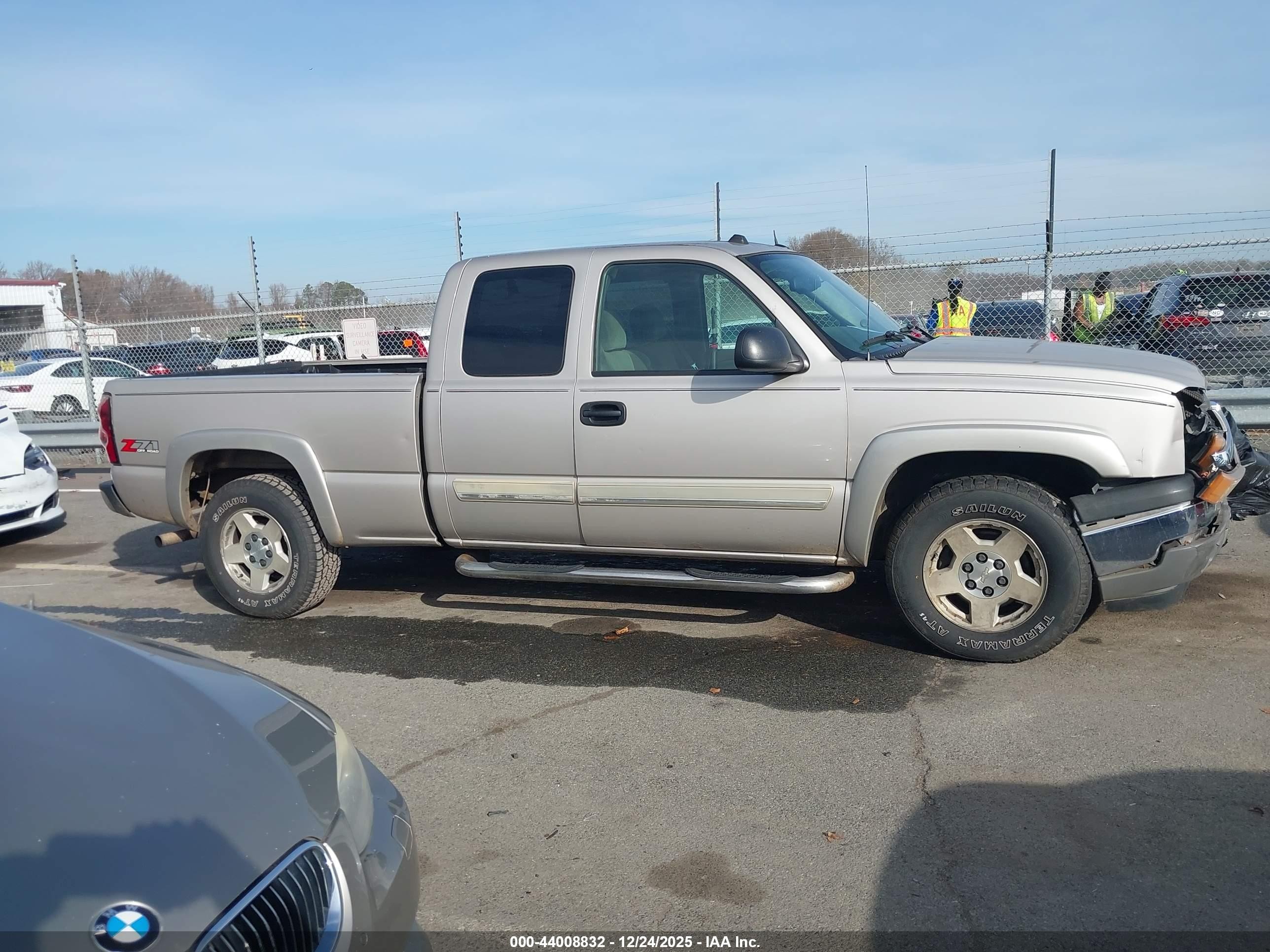 2005 Chevrolet Silverado 1500 Z71 Gold vin: 1GCEK19B15E143592