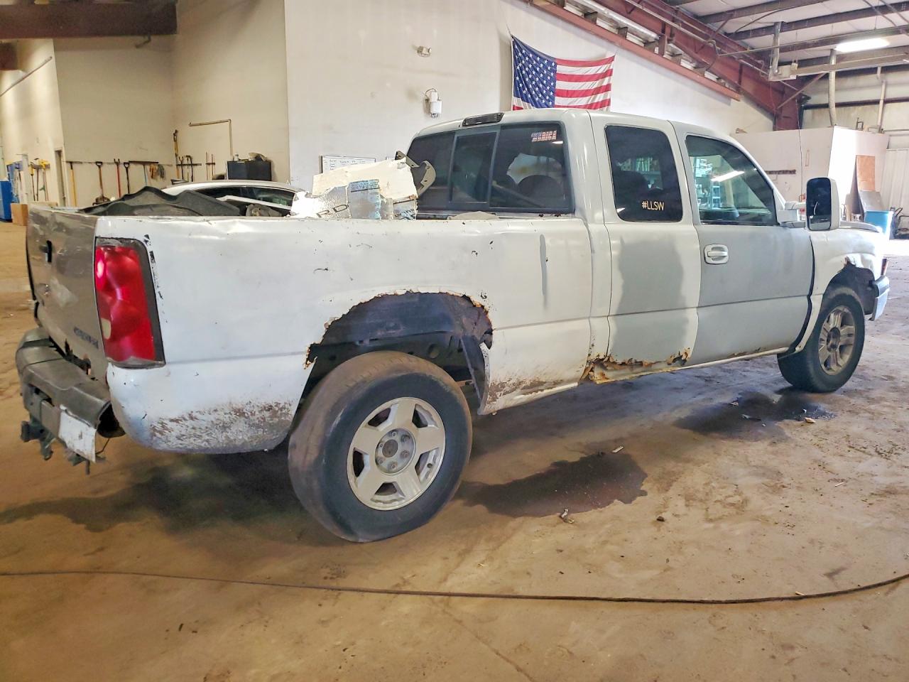 2005 Chevrolet Silverado K1500 Серебряный vin: 1GCEK19B25E137204