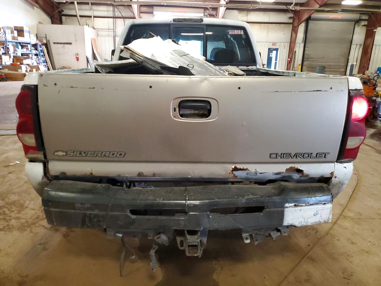 2005 Chevrolet Silverado K1500 Серебряный vin: 1GCEK19B25E137204