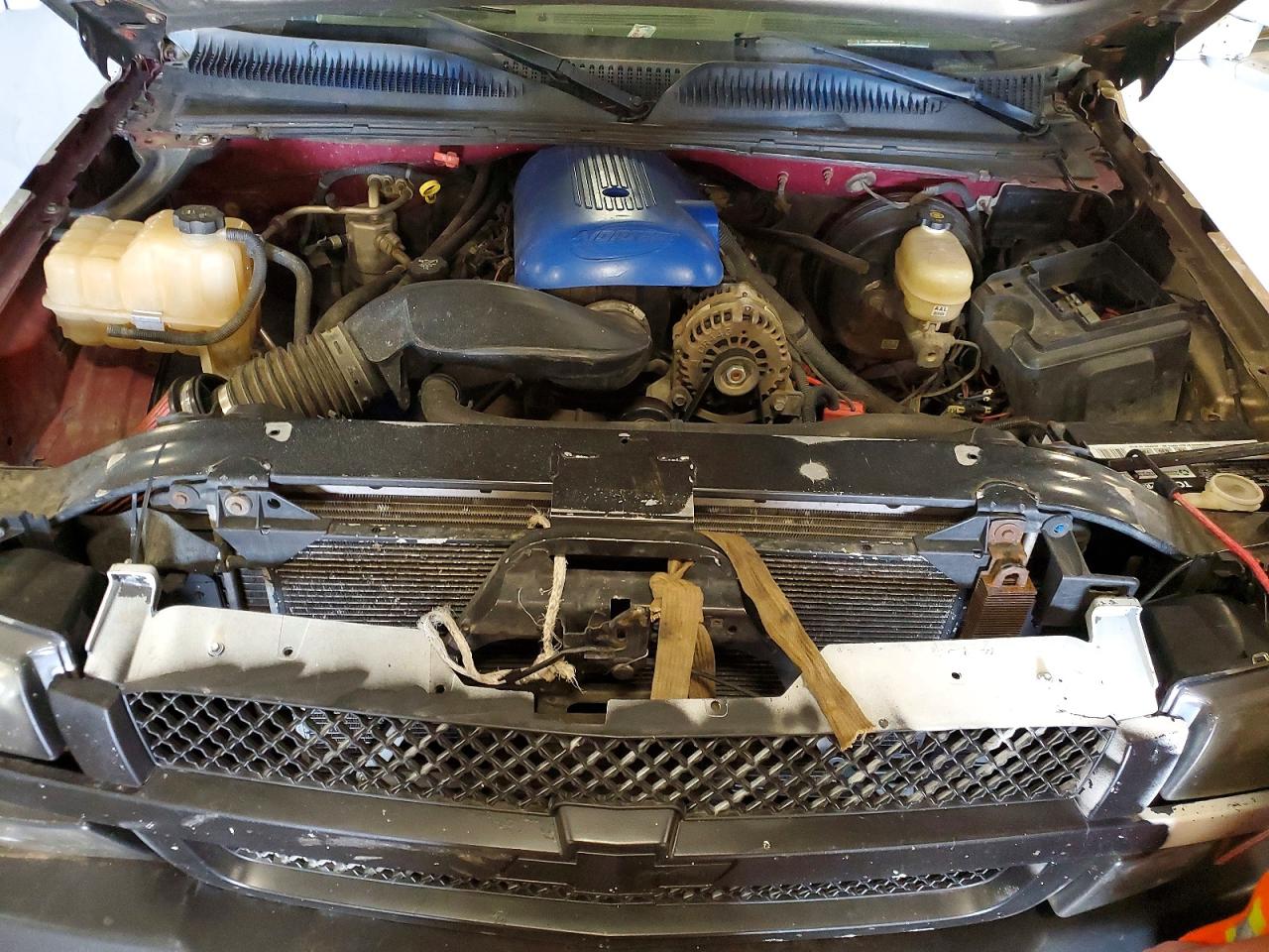 2005 Chevrolet Silverado K1500 Серебряный vin: 1GCEK19B25E137204