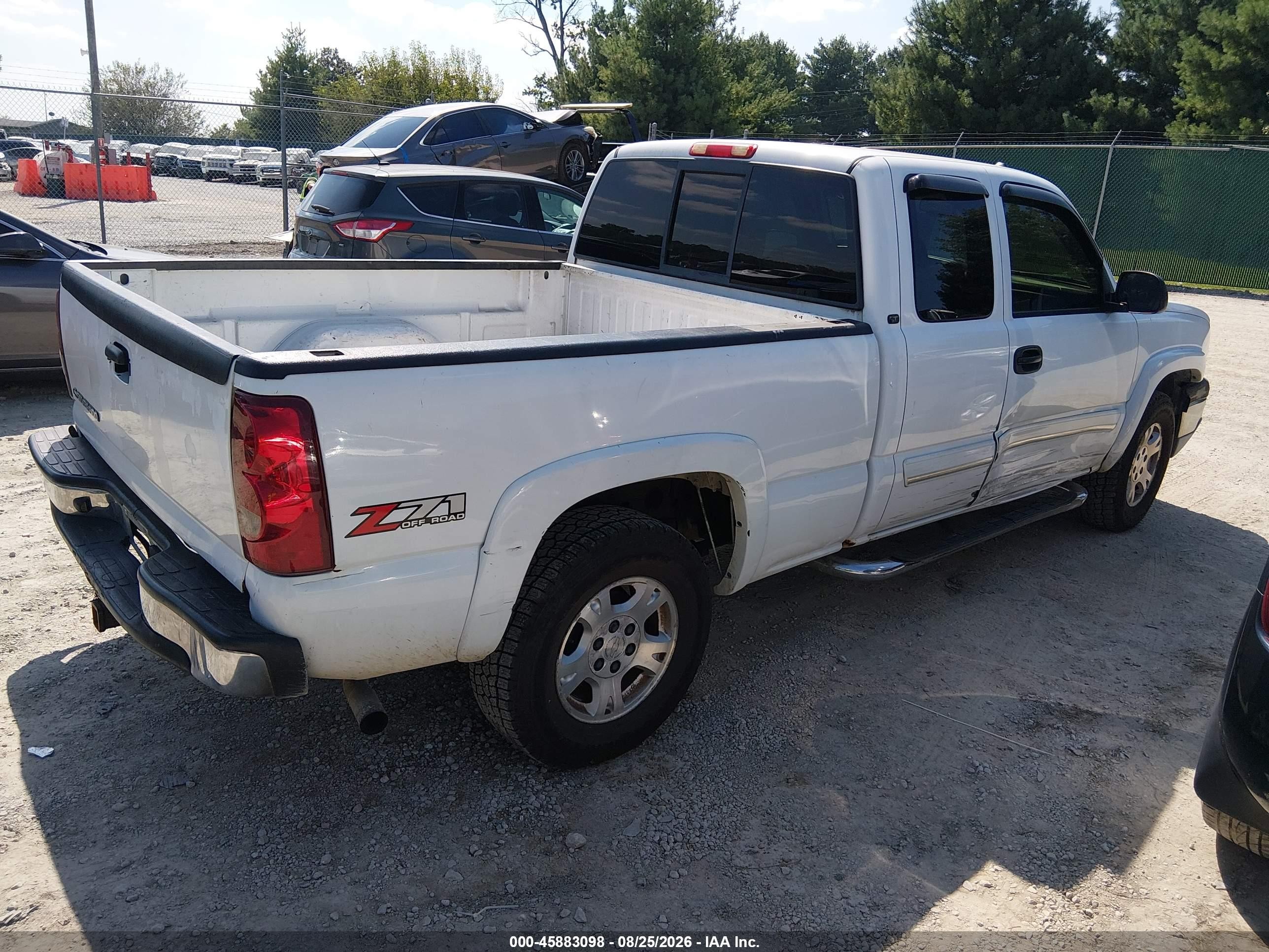 2005 Chevrolet Silverado 1500 Z71 White vin: 1GCEK19B25E148607