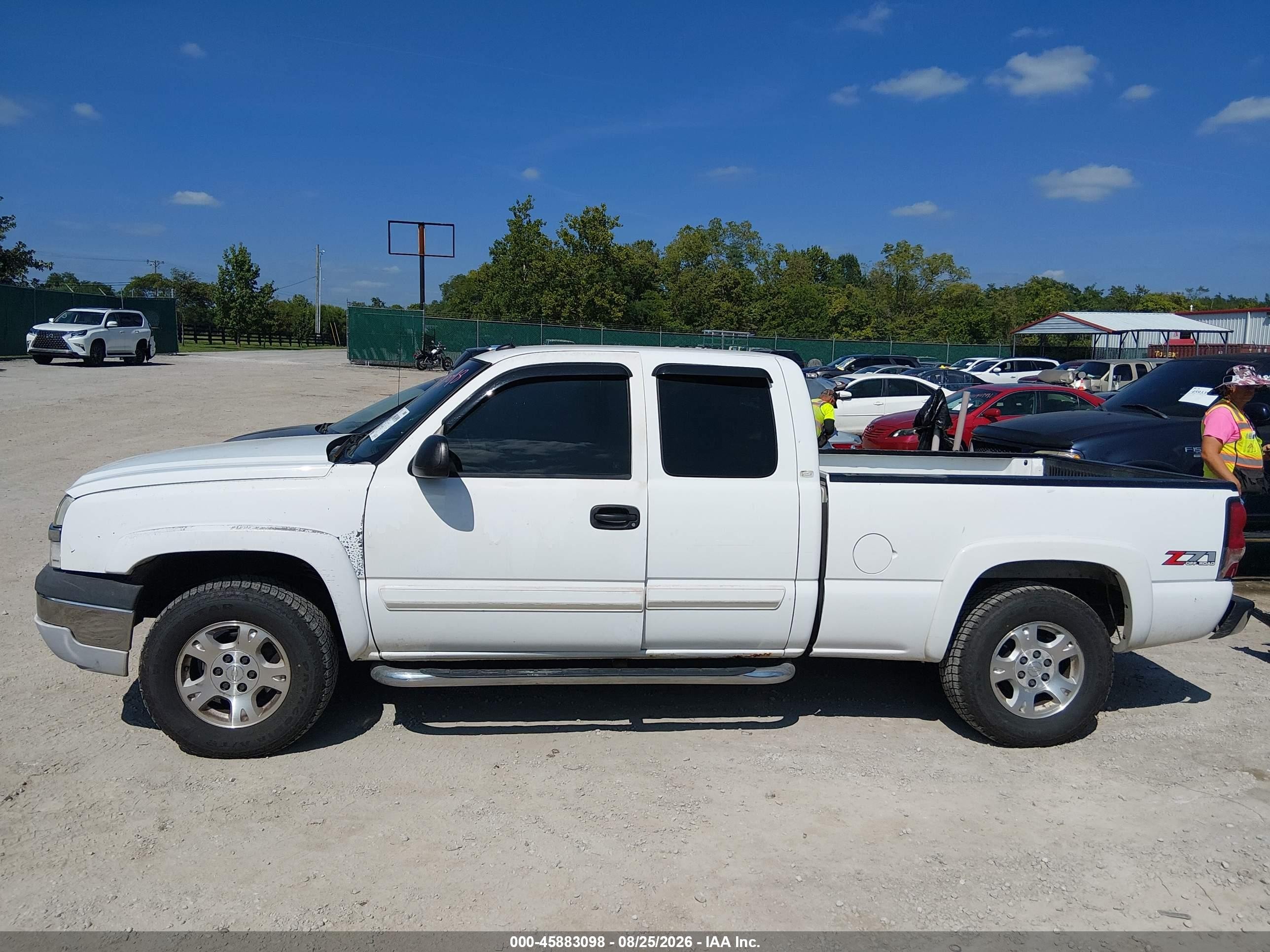 2005 Chevrolet Silverado 1500 Z71 White vin: 1GCEK19B25E148607