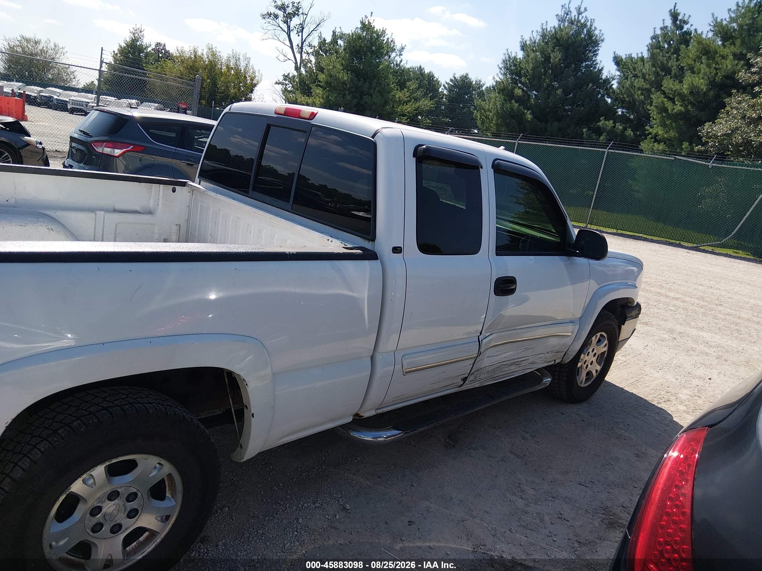 2005 Chevrolet Silverado 1500 Z71 White vin: 1GCEK19B25E148607