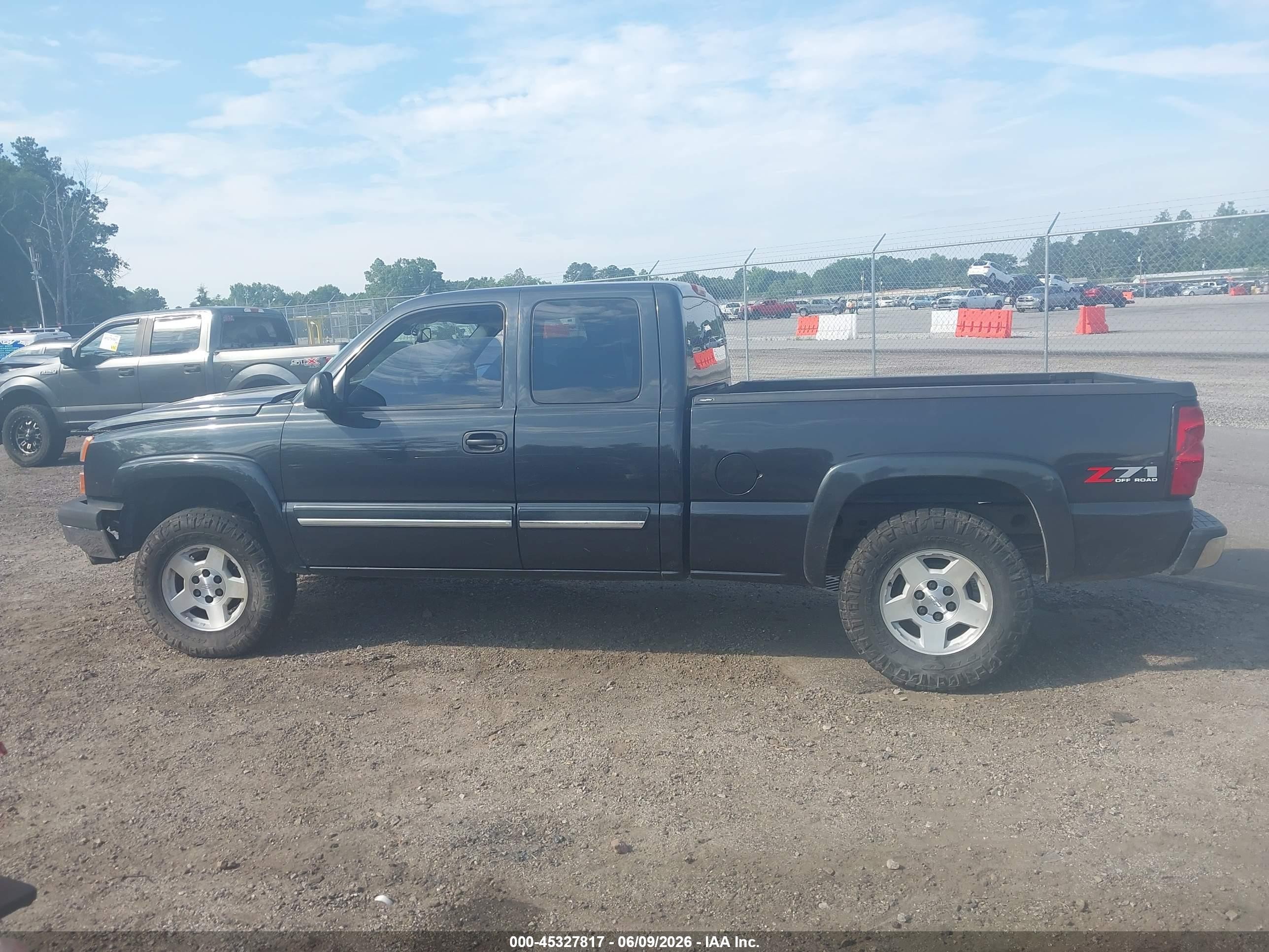 2005 Chevrolet Silverado 1500 Z71 Black vin: 1GCEK19B25E246312