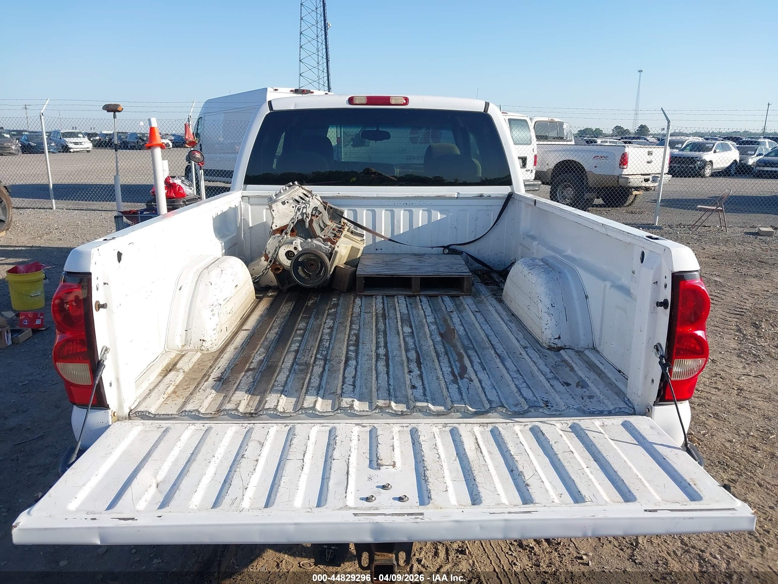 2006 Chevrolet Silverado 1500 Ls White vin: 1GCEK19B26Z150271