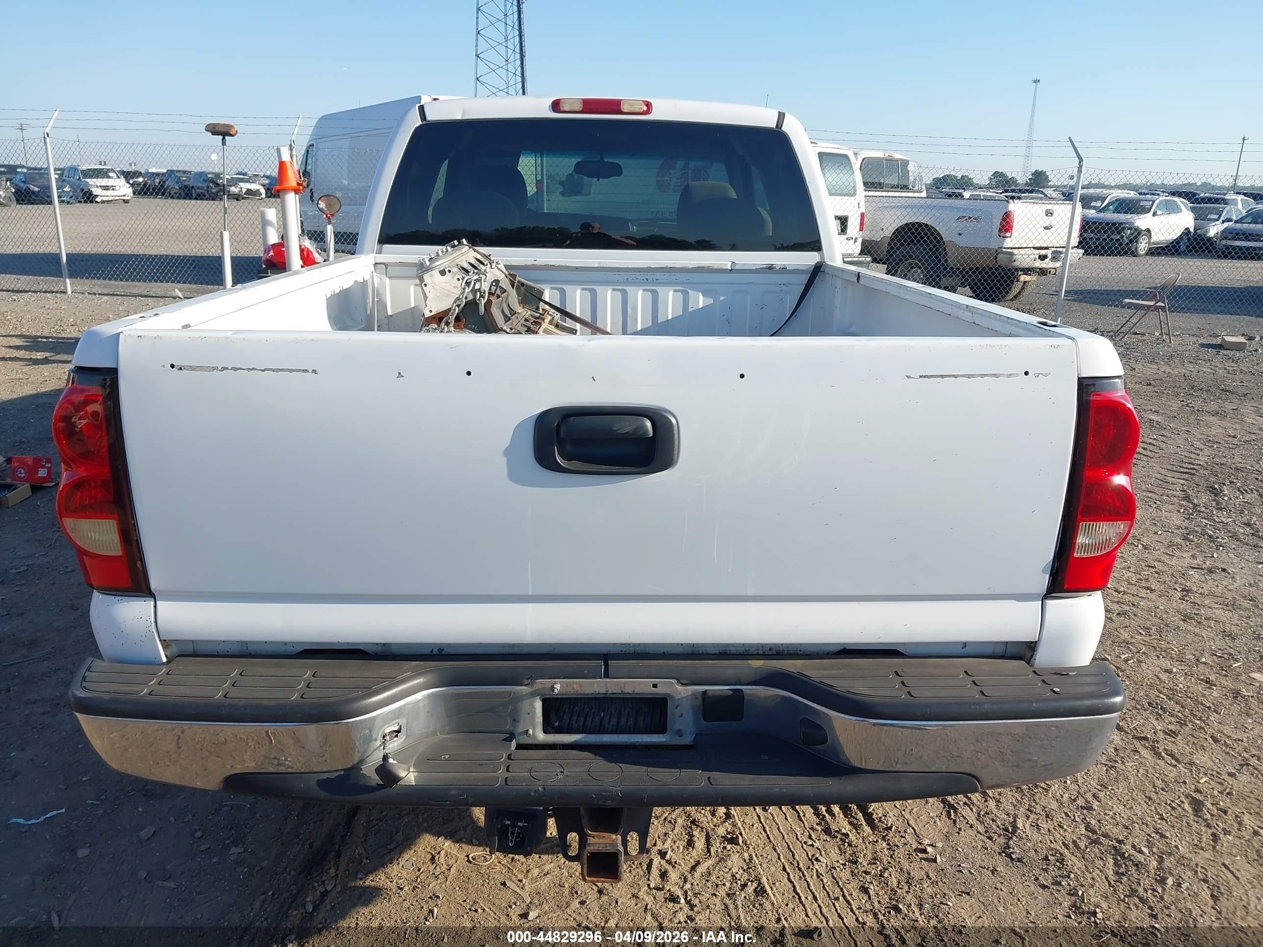 2006 Chevrolet Silverado 1500 Ls White vin: 1GCEK19B26Z150271