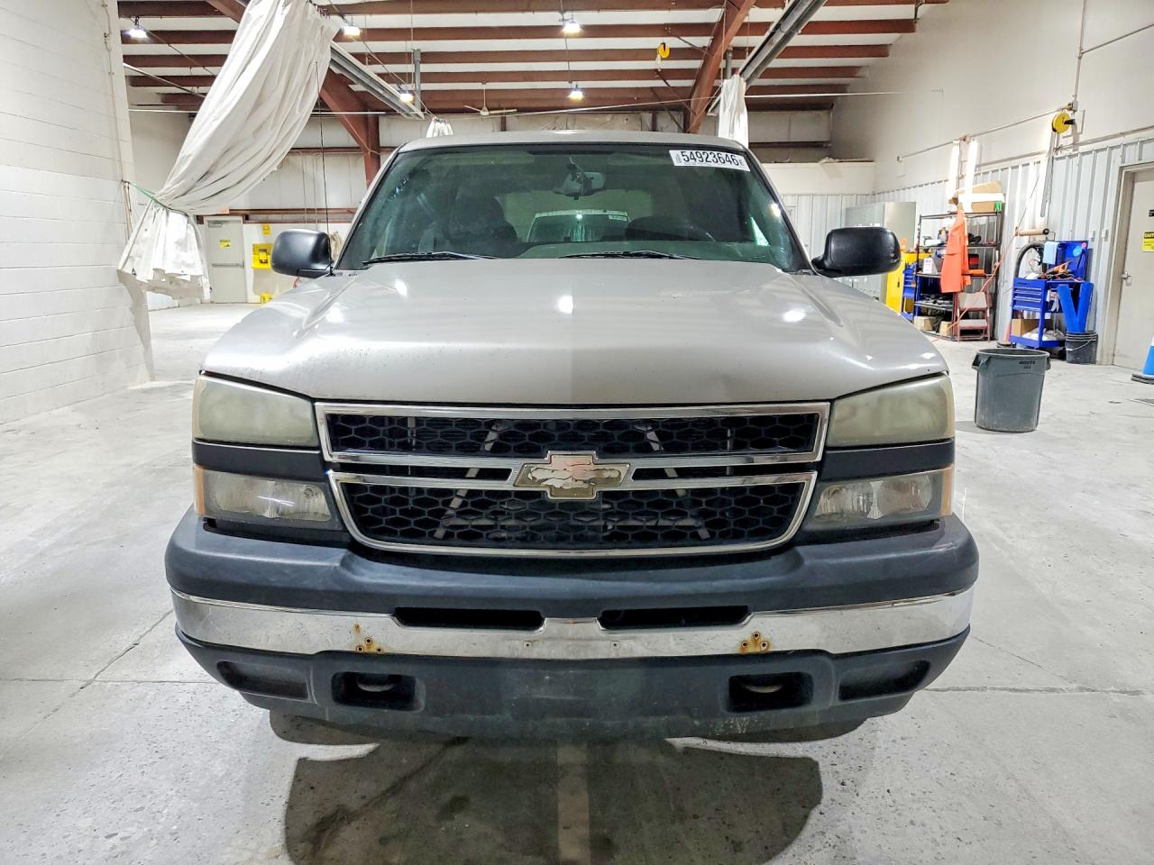 2006 Chevrolet Silverado K1500 Серебряный vin: 1GCEK19B36E276534
