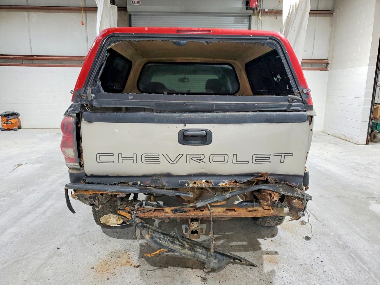 2006 Chevrolet Silverado K1500 Серебряный vin: 1GCEK19B36E276534