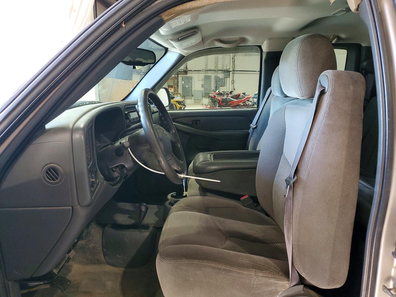 2006 Chevrolet Silverado K1500 Серебряный vin: 1GCEK19B36E276534