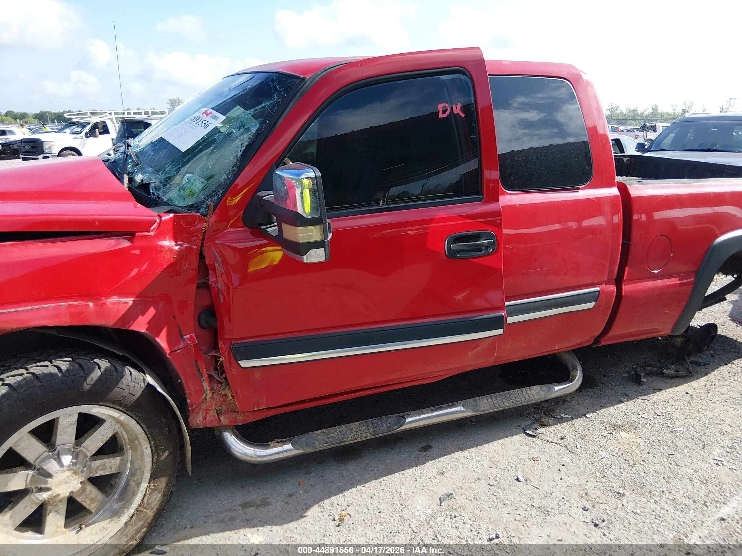 2005 Chevrolet Silverado 1500 Z71 Red vin: 1GCEK19B55E143935