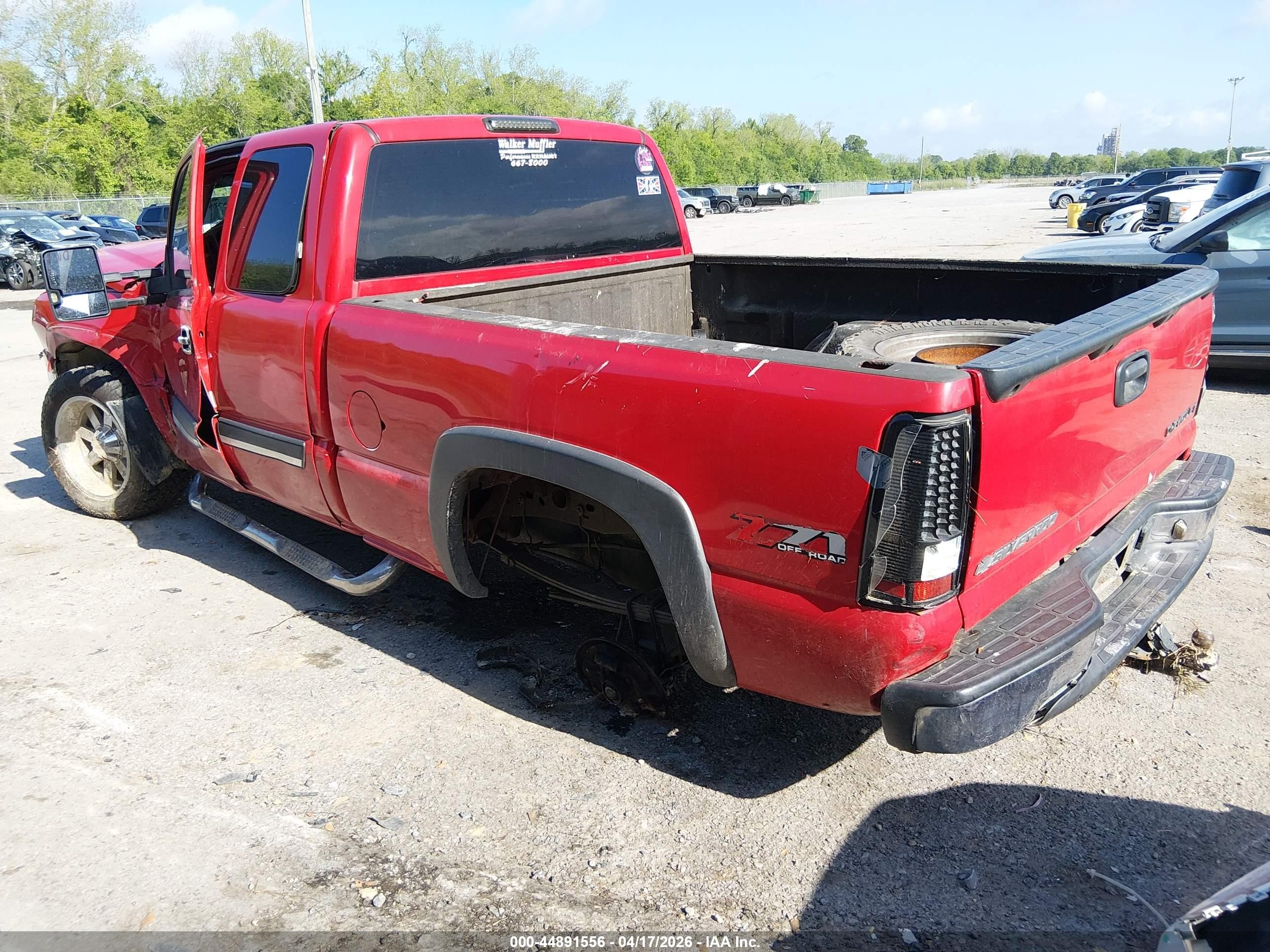 2005 Chevrolet Silverado 1500 Z71 Red vin: 1GCEK19B55E143935