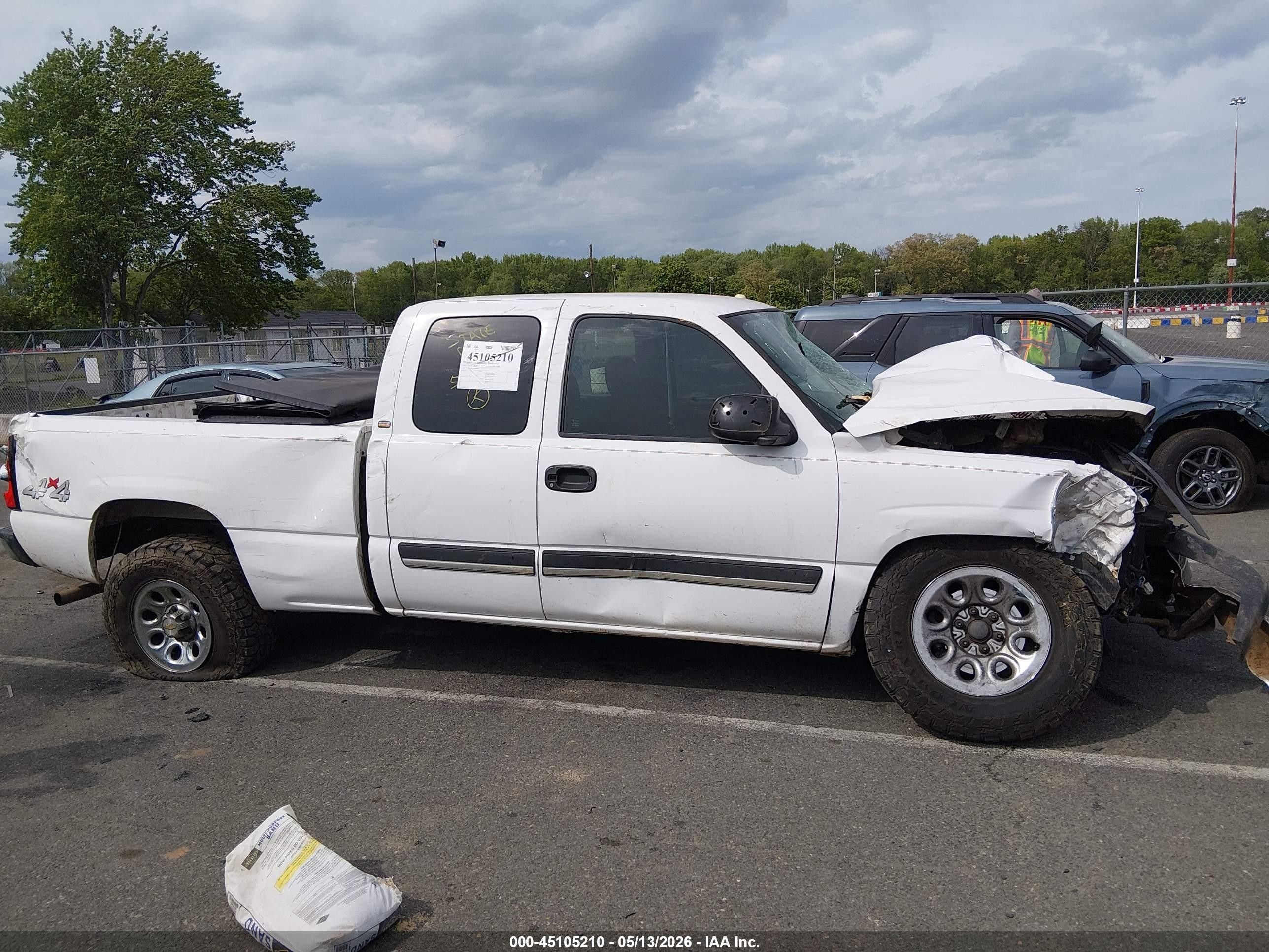2005 Chevrolet Silverado 1500   White vin: 1GCEK19B55Z207206