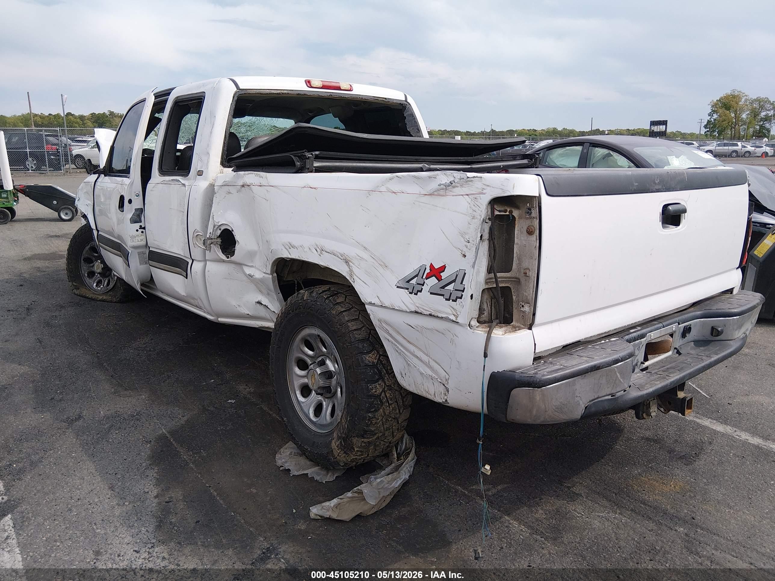 2005 Chevrolet Silverado 1500   White vin: 1GCEK19B55Z207206