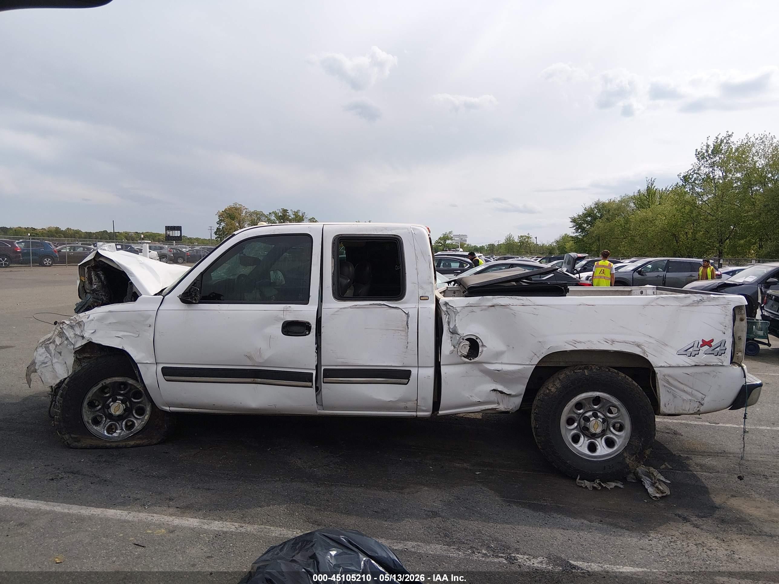 2005 Chevrolet Silverado 1500   White vin: 1GCEK19B55Z207206