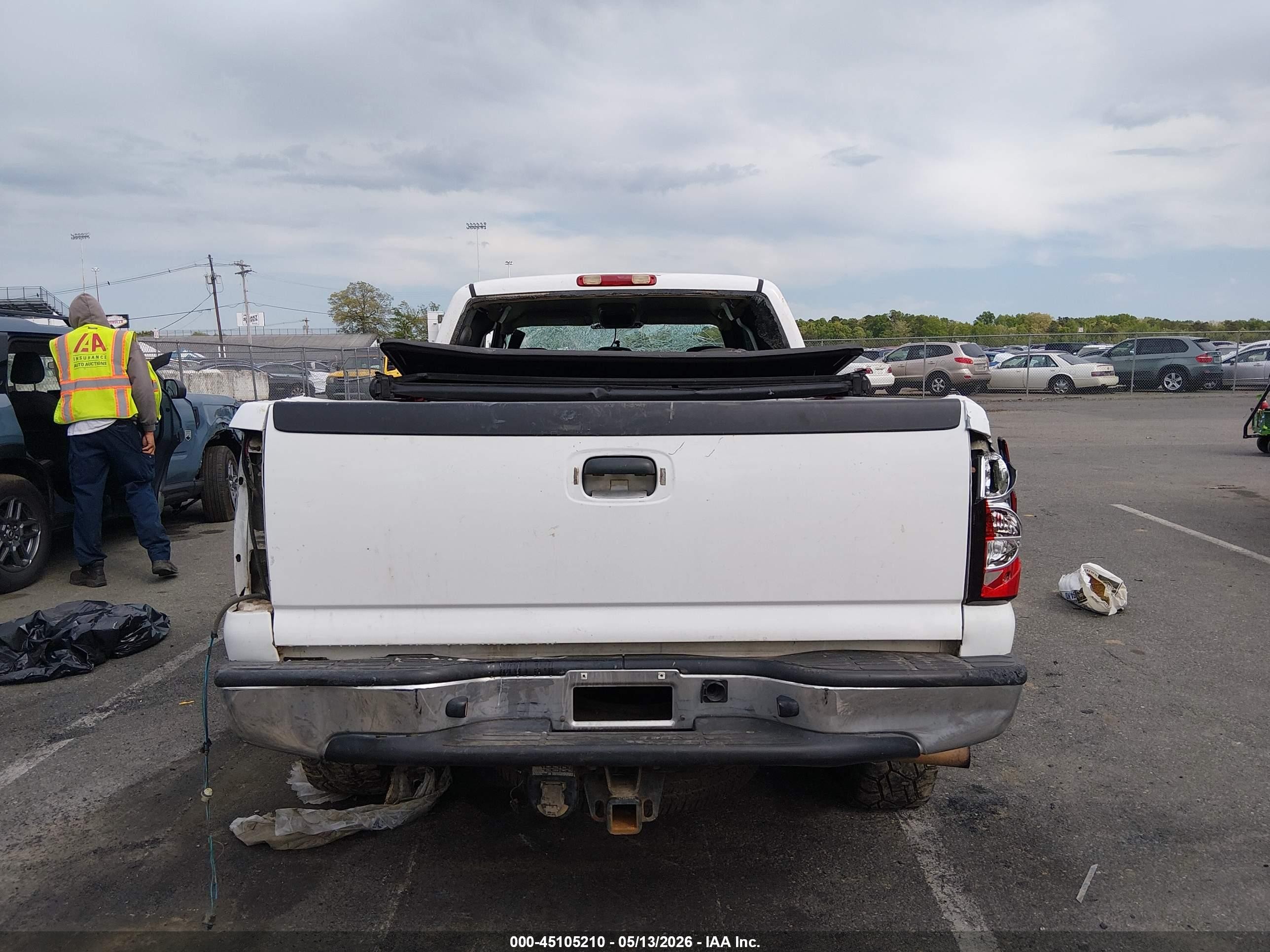 2005 Chevrolet Silverado 1500   White vin: 1GCEK19B55Z207206