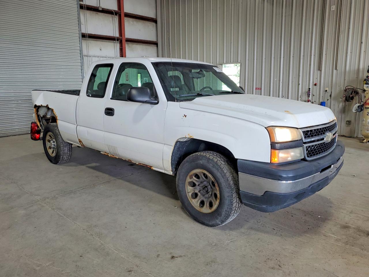 2006 Chevrolet Silverado K1500 White vin: 1GCEK19B56E168626