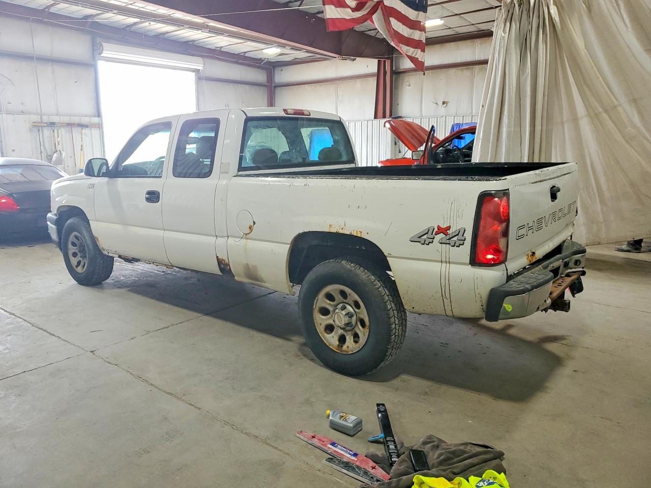 2006 Chevrolet Silverado K1500 White vin: 1GCEK19B56E168626