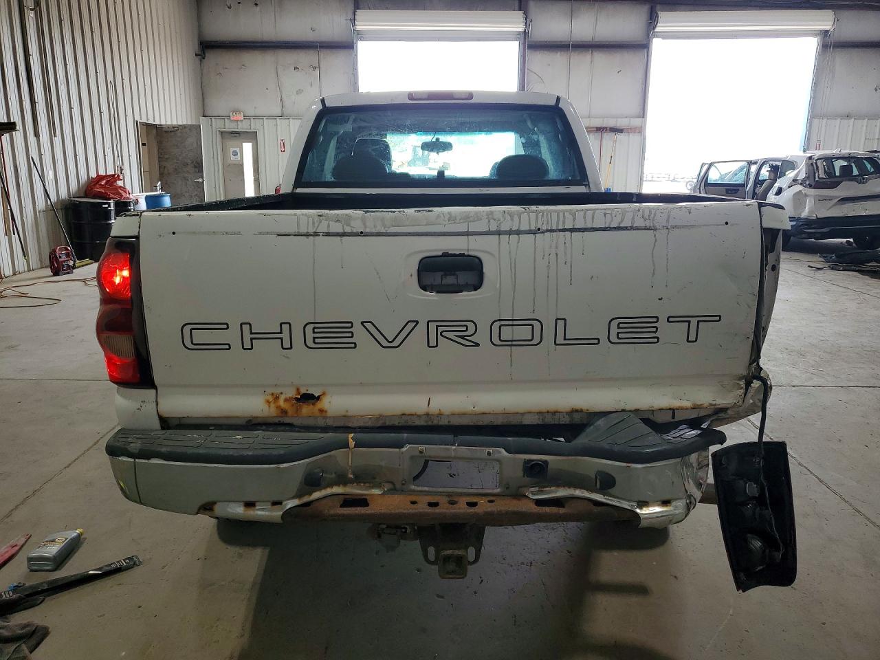 2006 Chevrolet Silverado K1500 White vin: 1GCEK19B56E168626