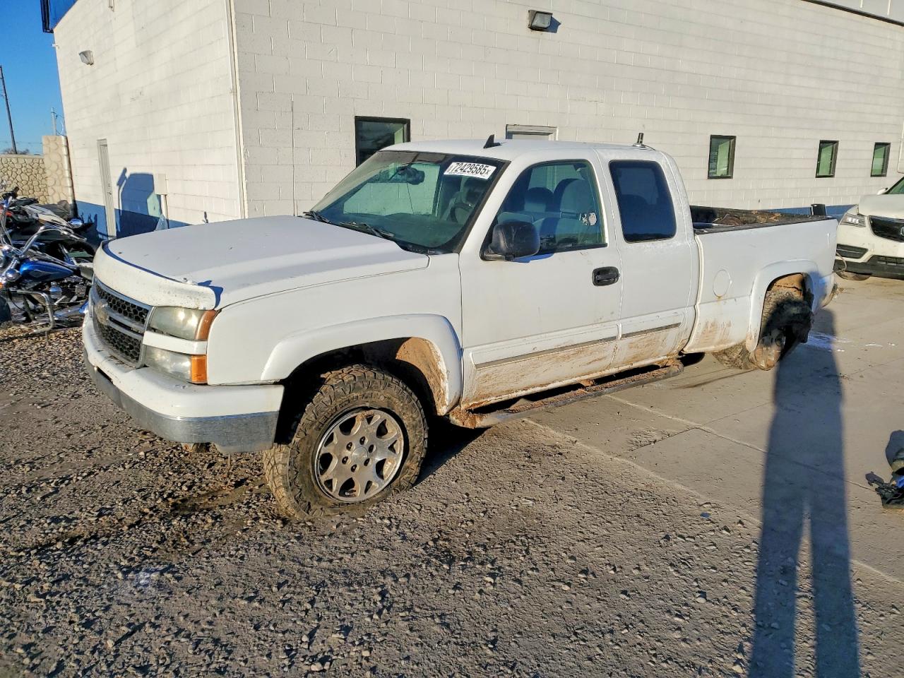 2007 Chevrolet Silverado K1500 Classic White vin: 1GCEK19B57Z128525